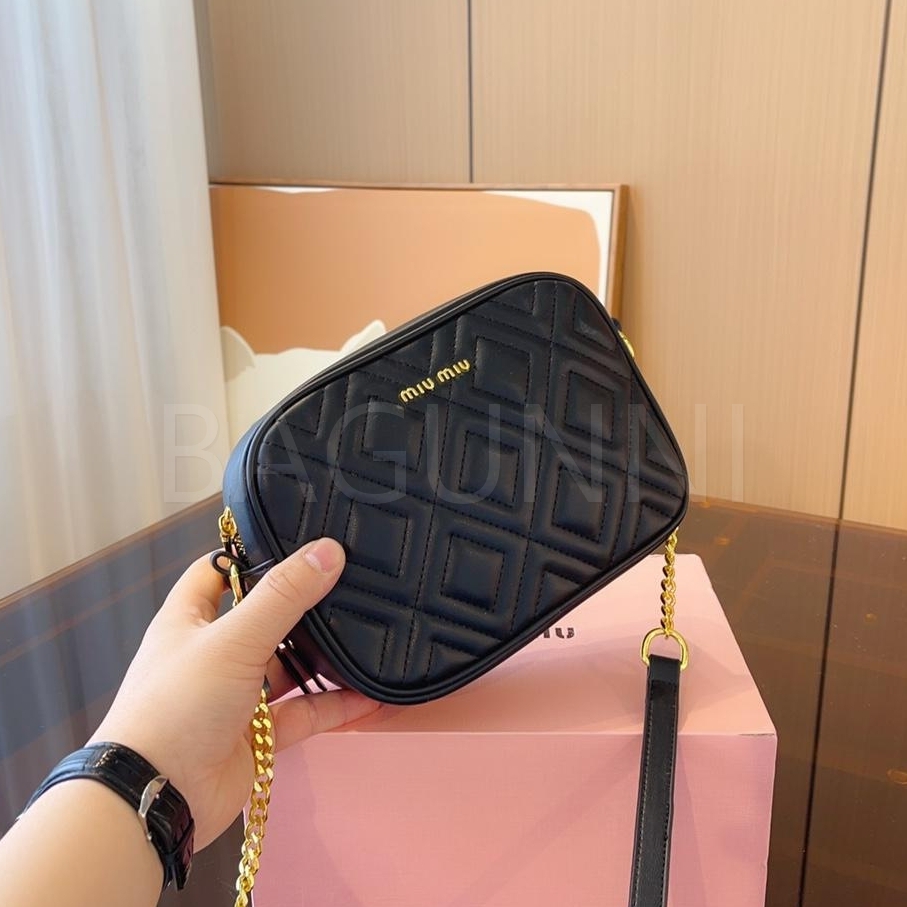 미우미우 마테라쎄 카메라백