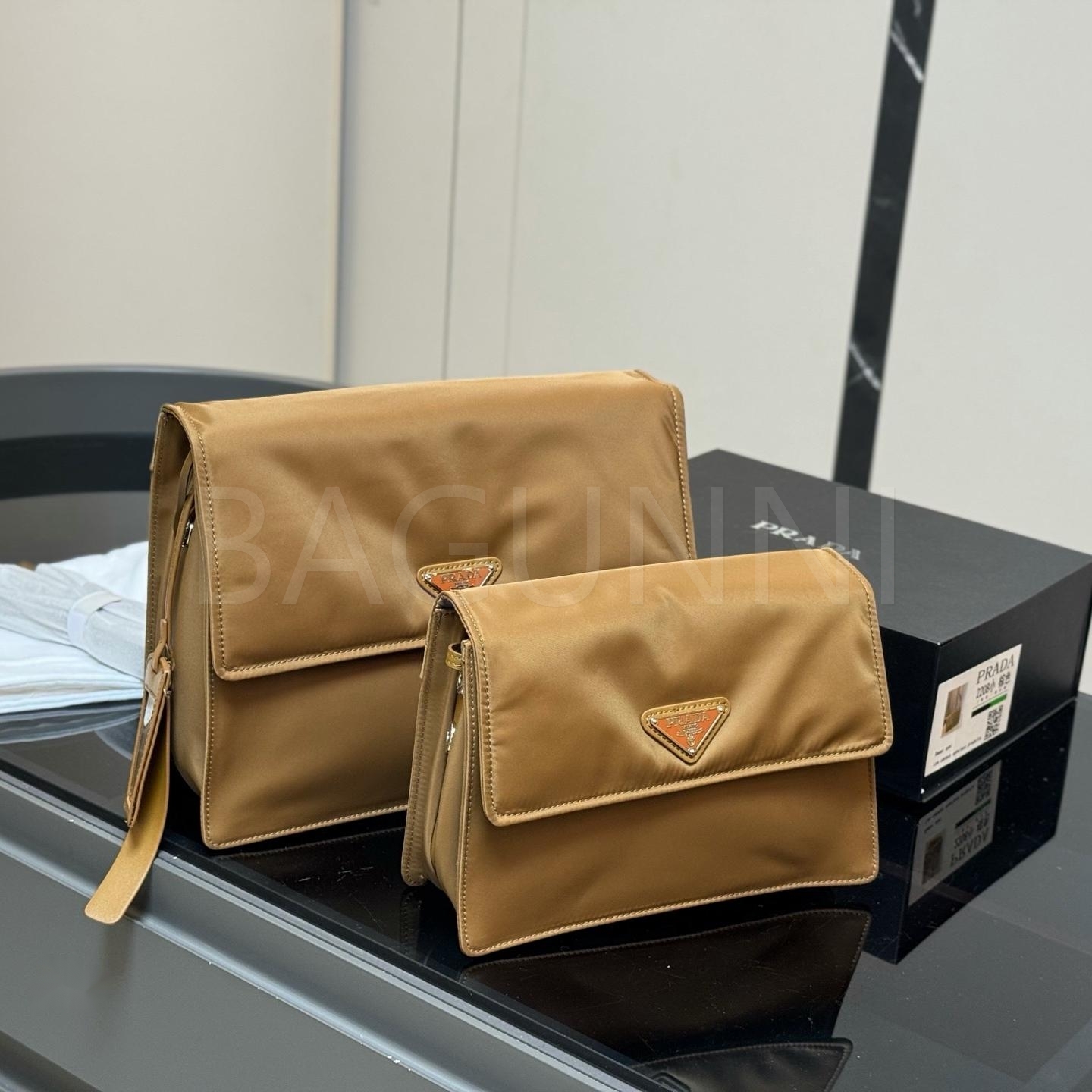 프라다 메신저백