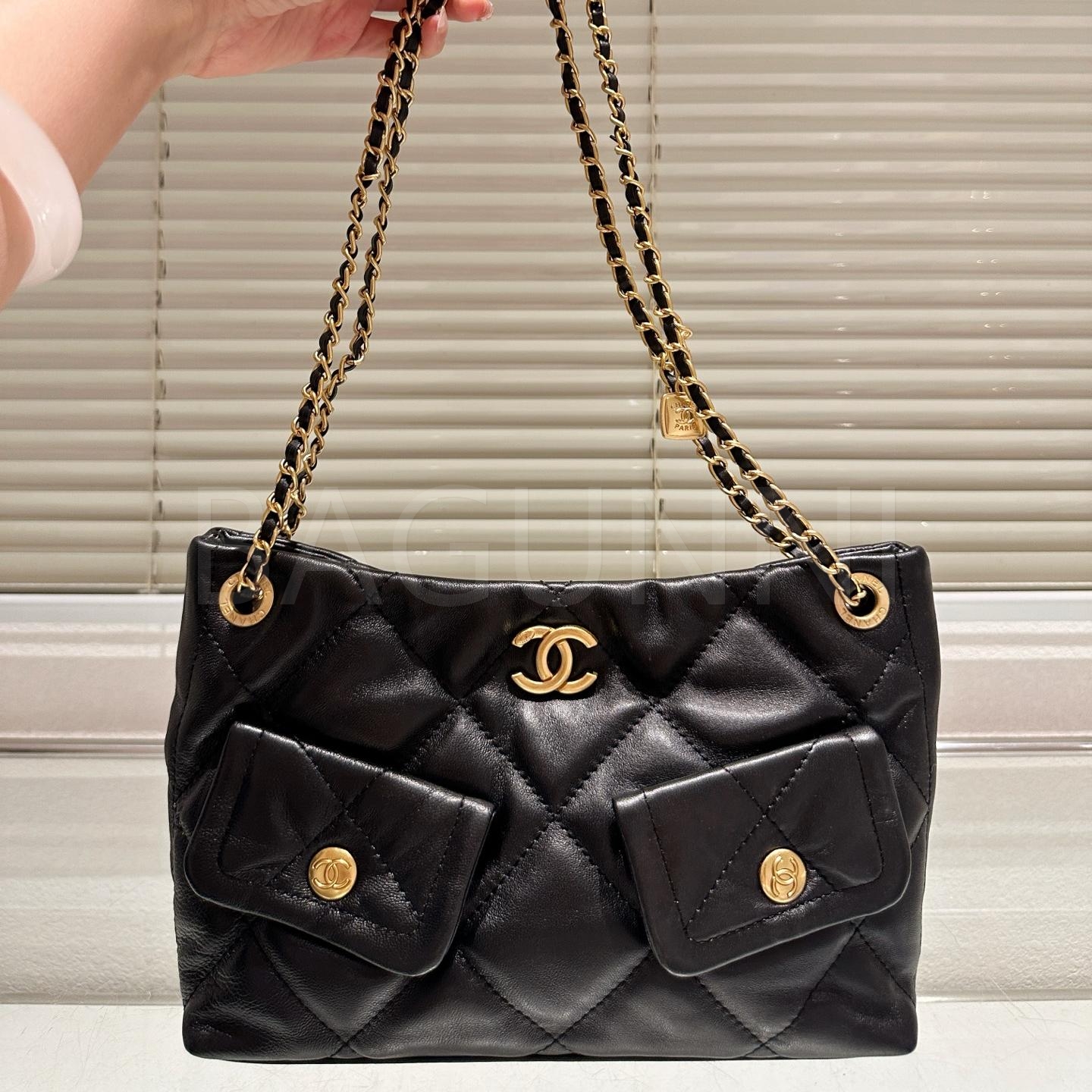 샤넬 포켓 체인 숄더백