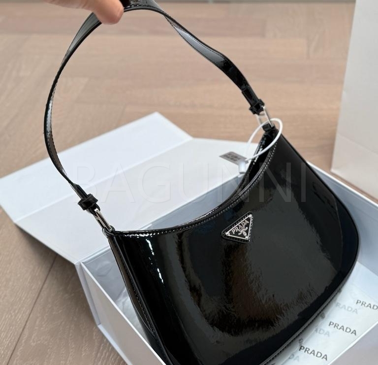 프라다 레더 숄더백