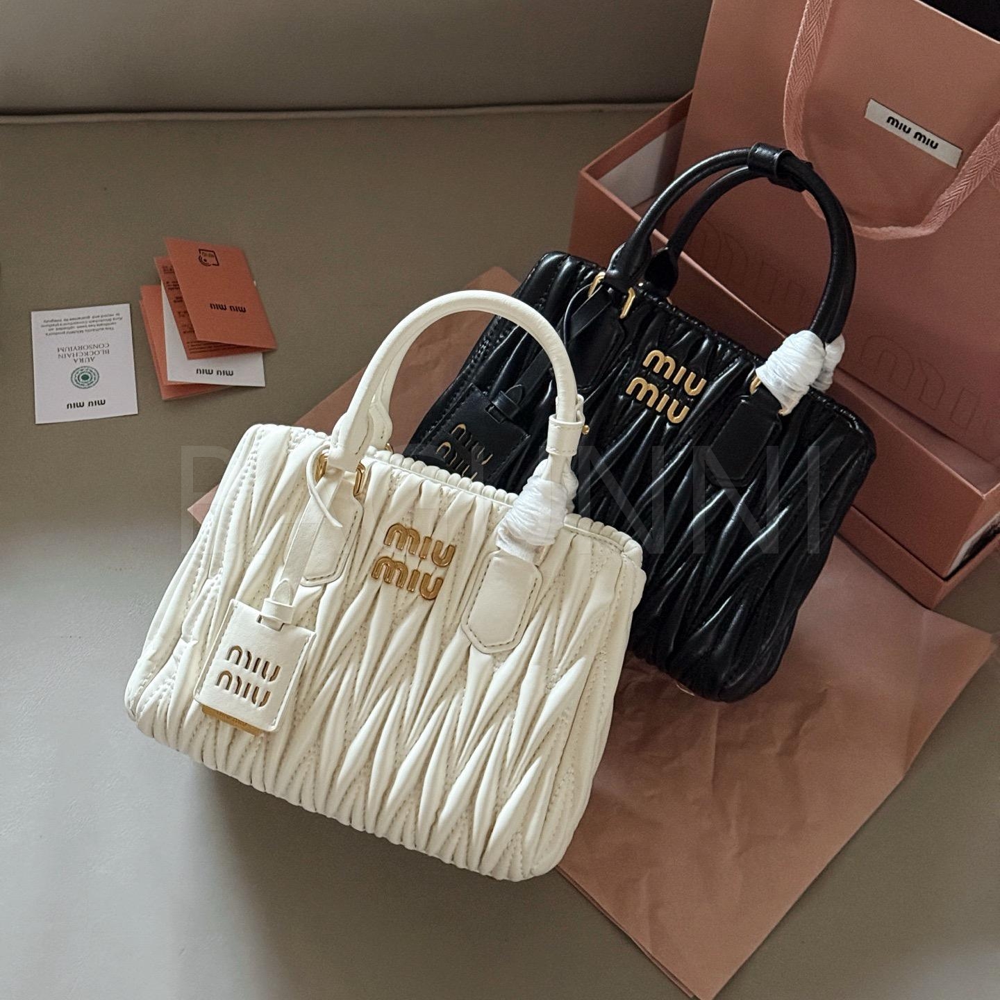 미우미우 볼링백