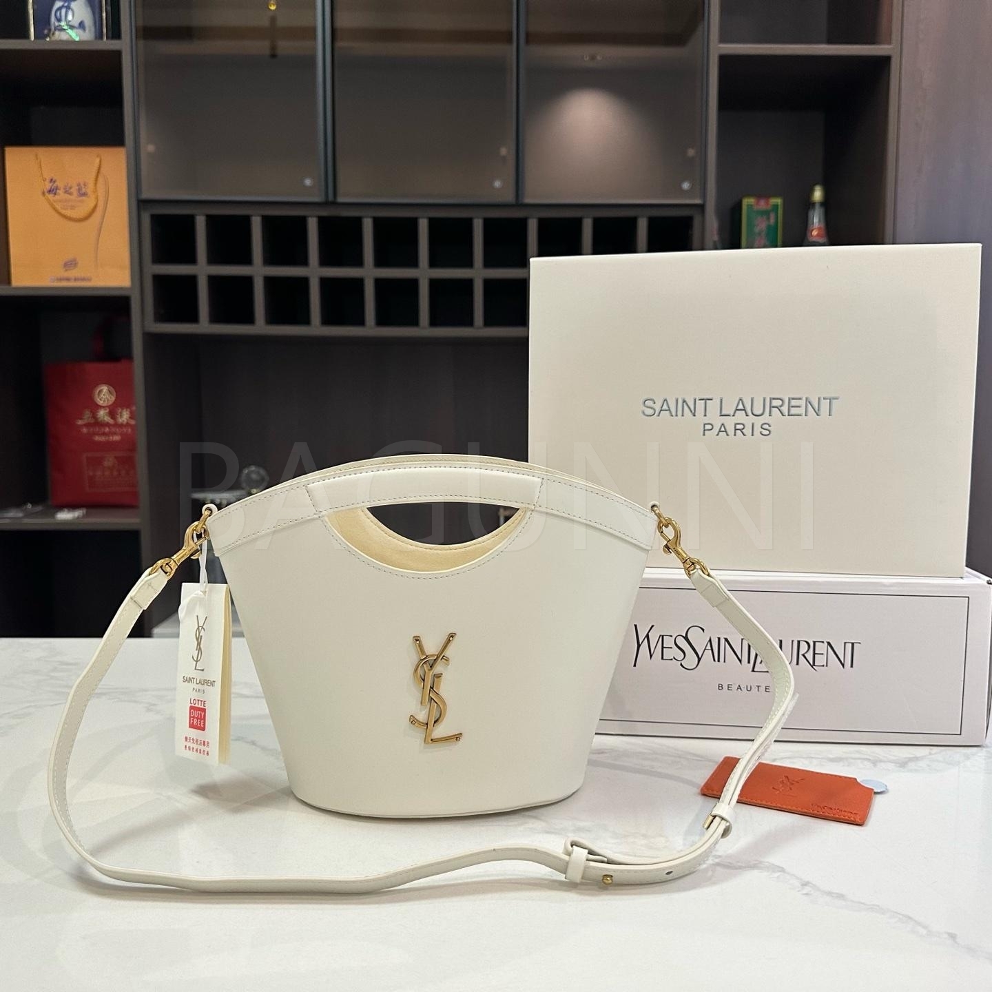 YSL 로고 백
