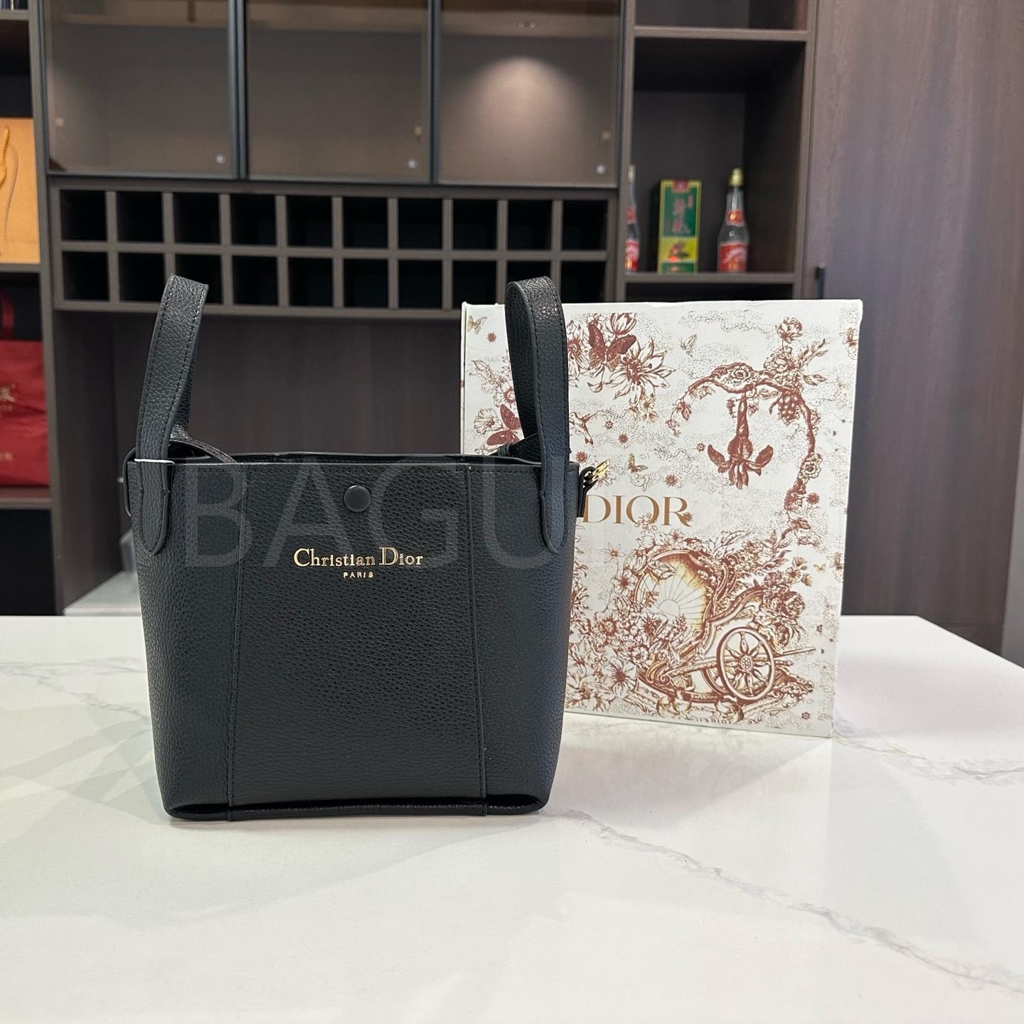 디올 오블리크 버킷백