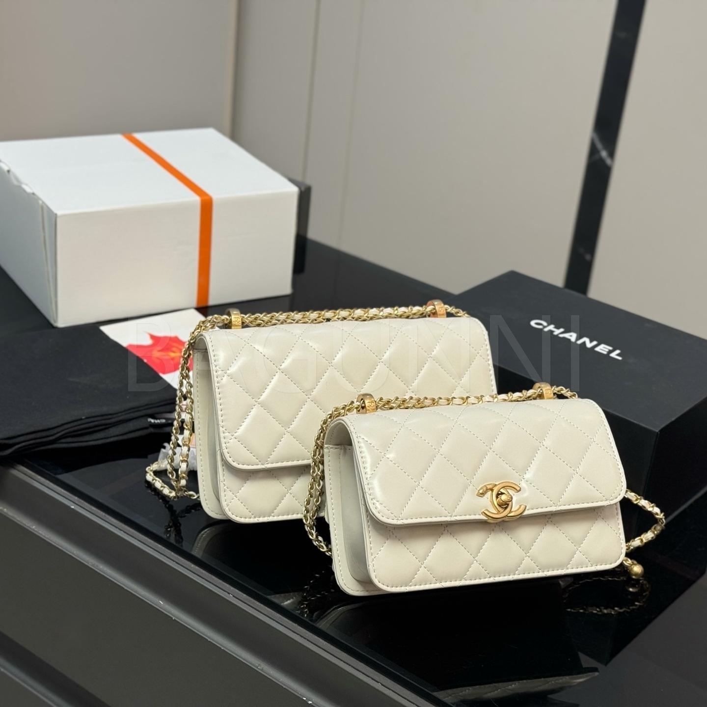 샤넬 더블 볼 WOC 체인 월렛