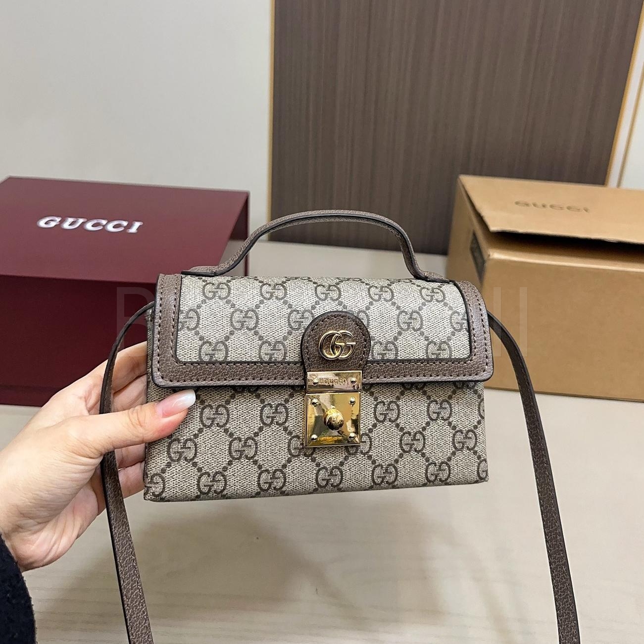 구찌 GG 슈프림 박스백