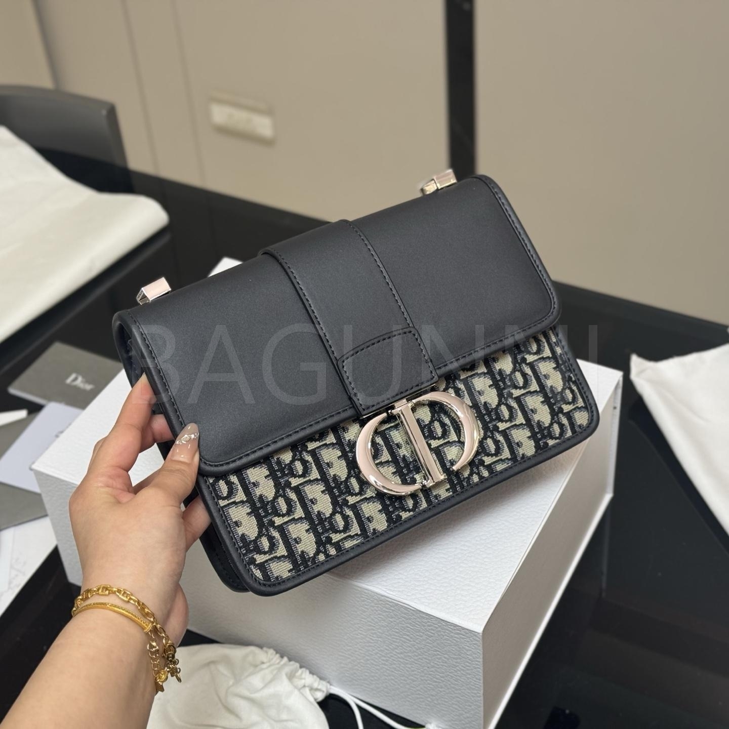 디올 몽테인 숄더백