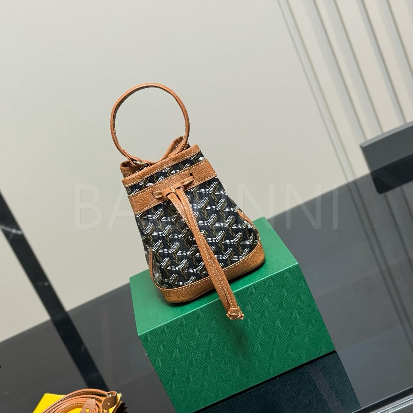 고야드 미니 버킷 백