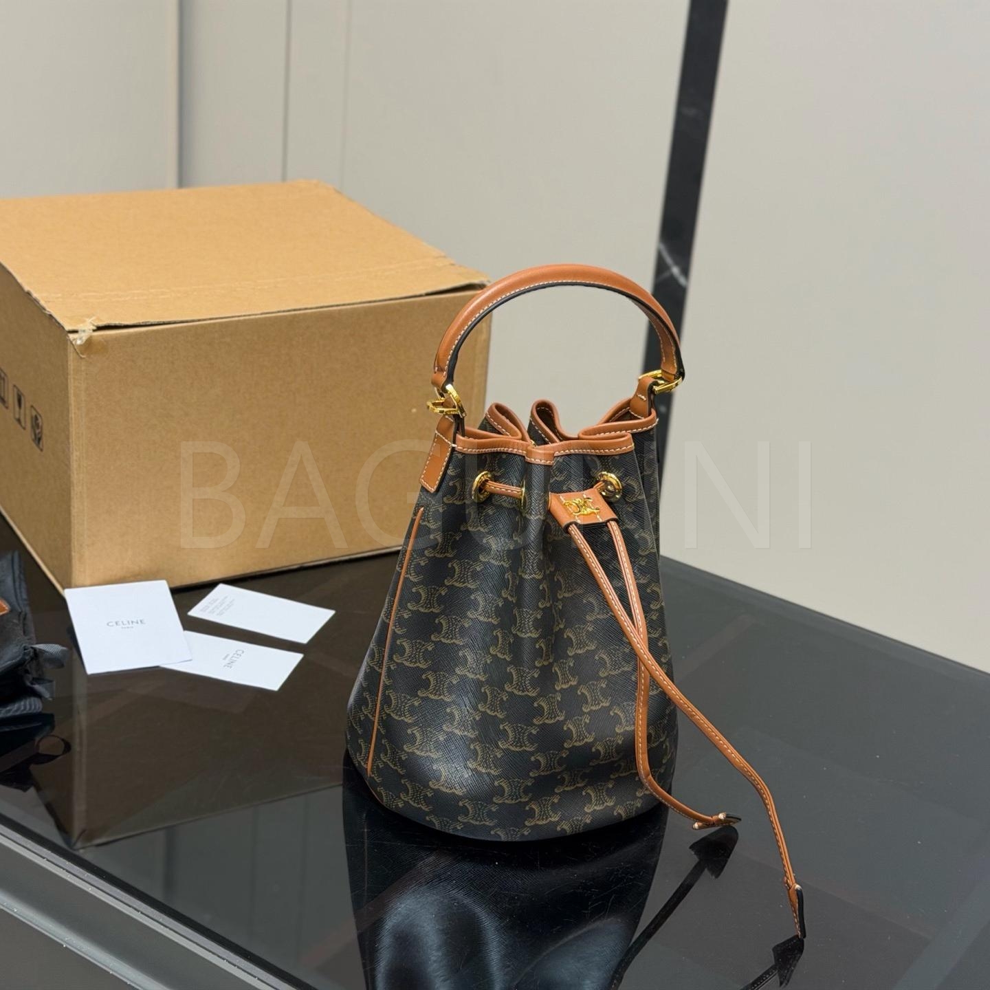 셀린느 캔버스 버킷 백