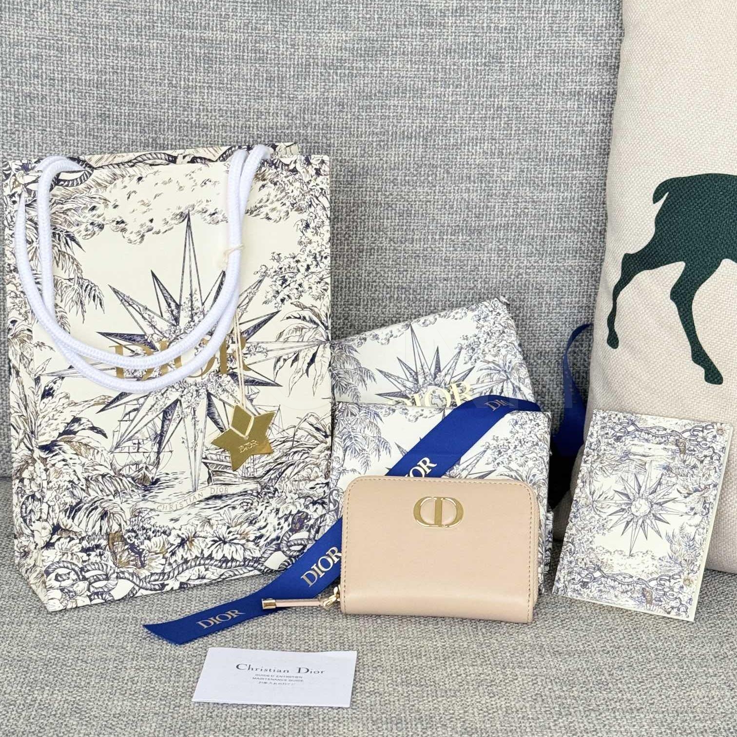 디올 30 몽테인 보야주르 지퍼 카드지갑