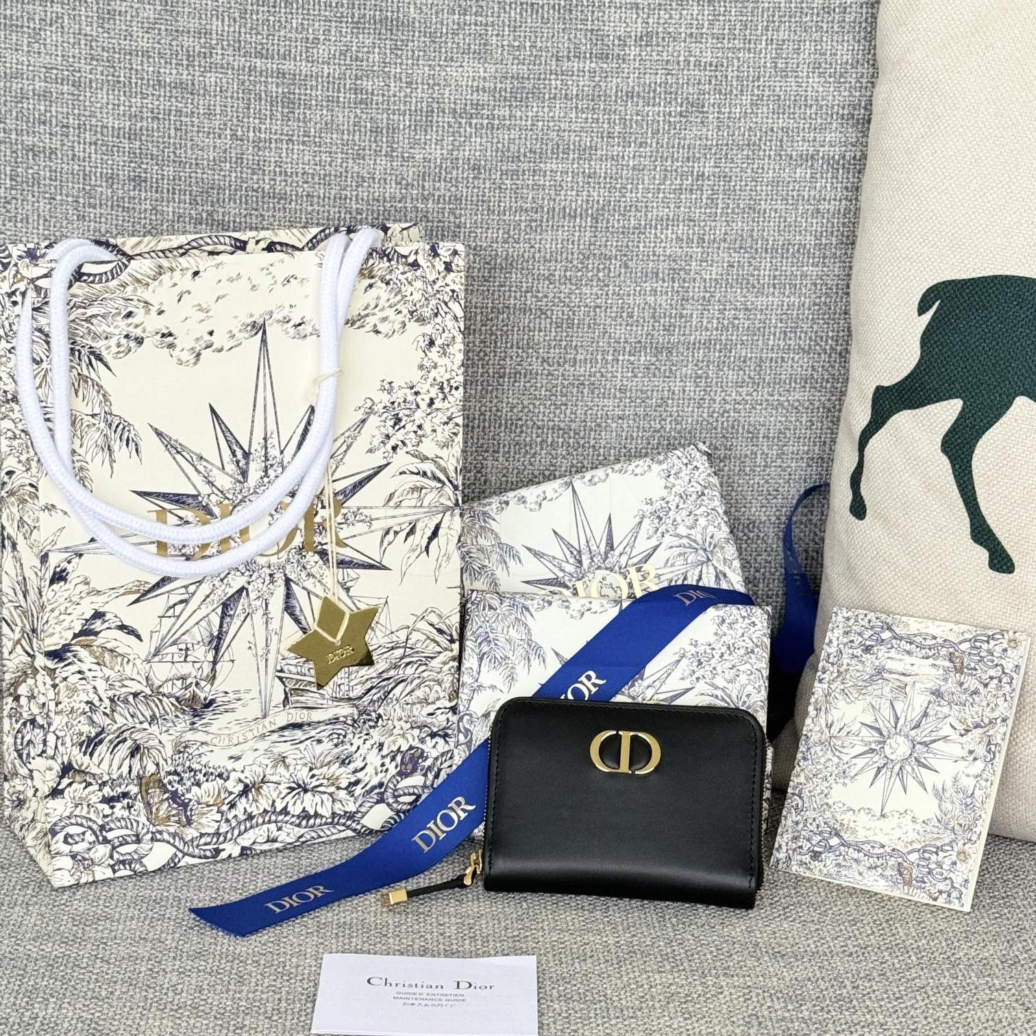 디올 30 몽테인 보야주르 지퍼 카드지갑