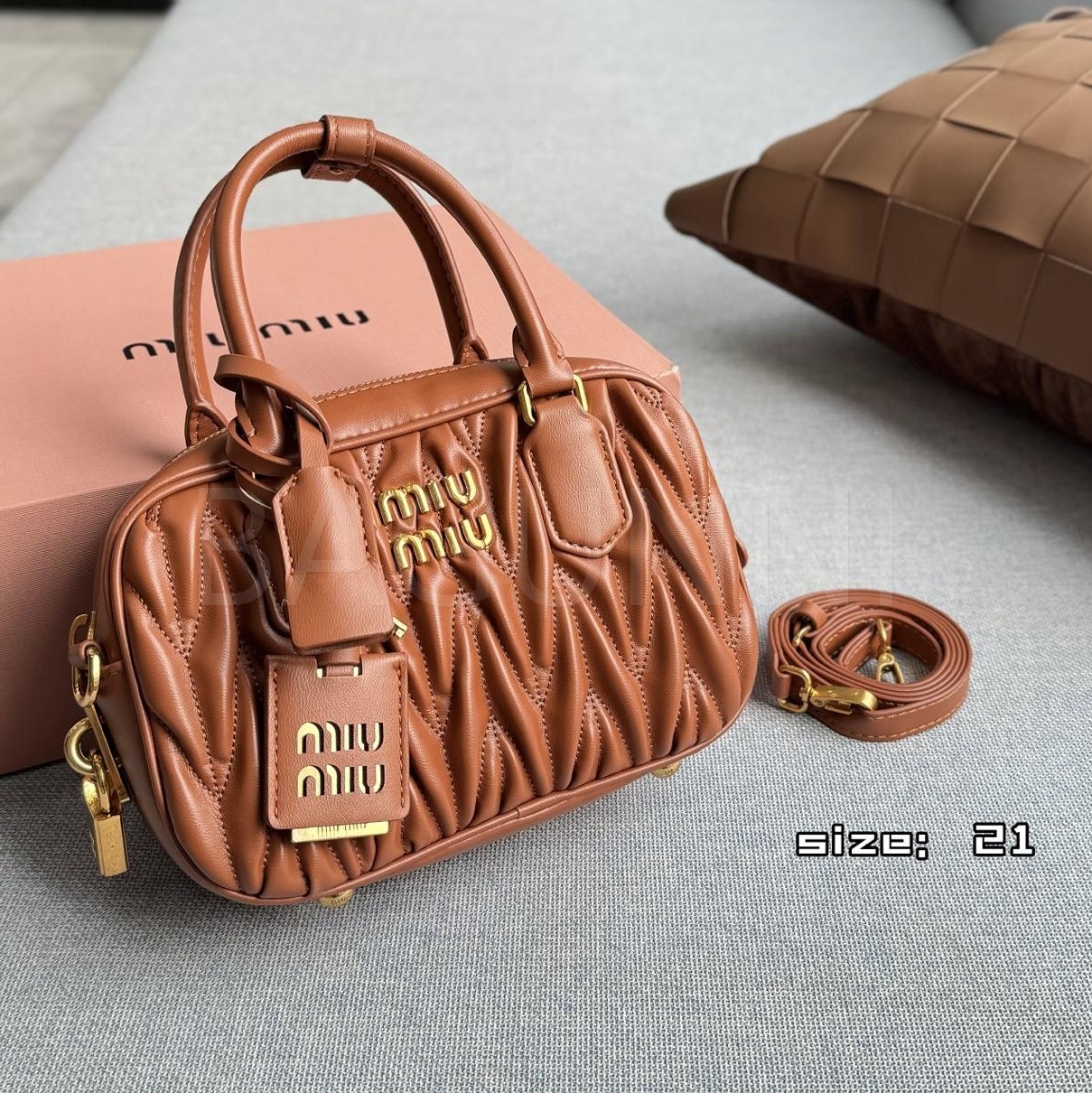 미우미우 아르카디 볼링백