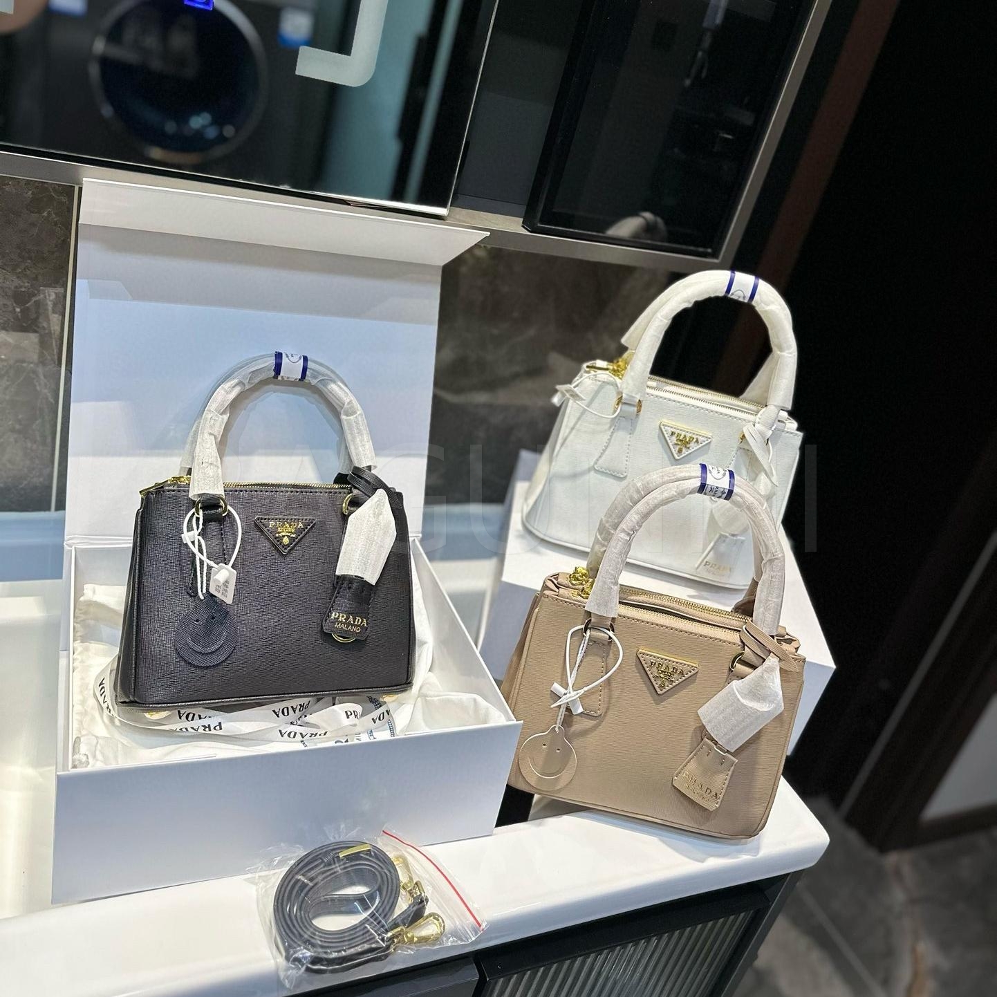 프라다 갤러리아백