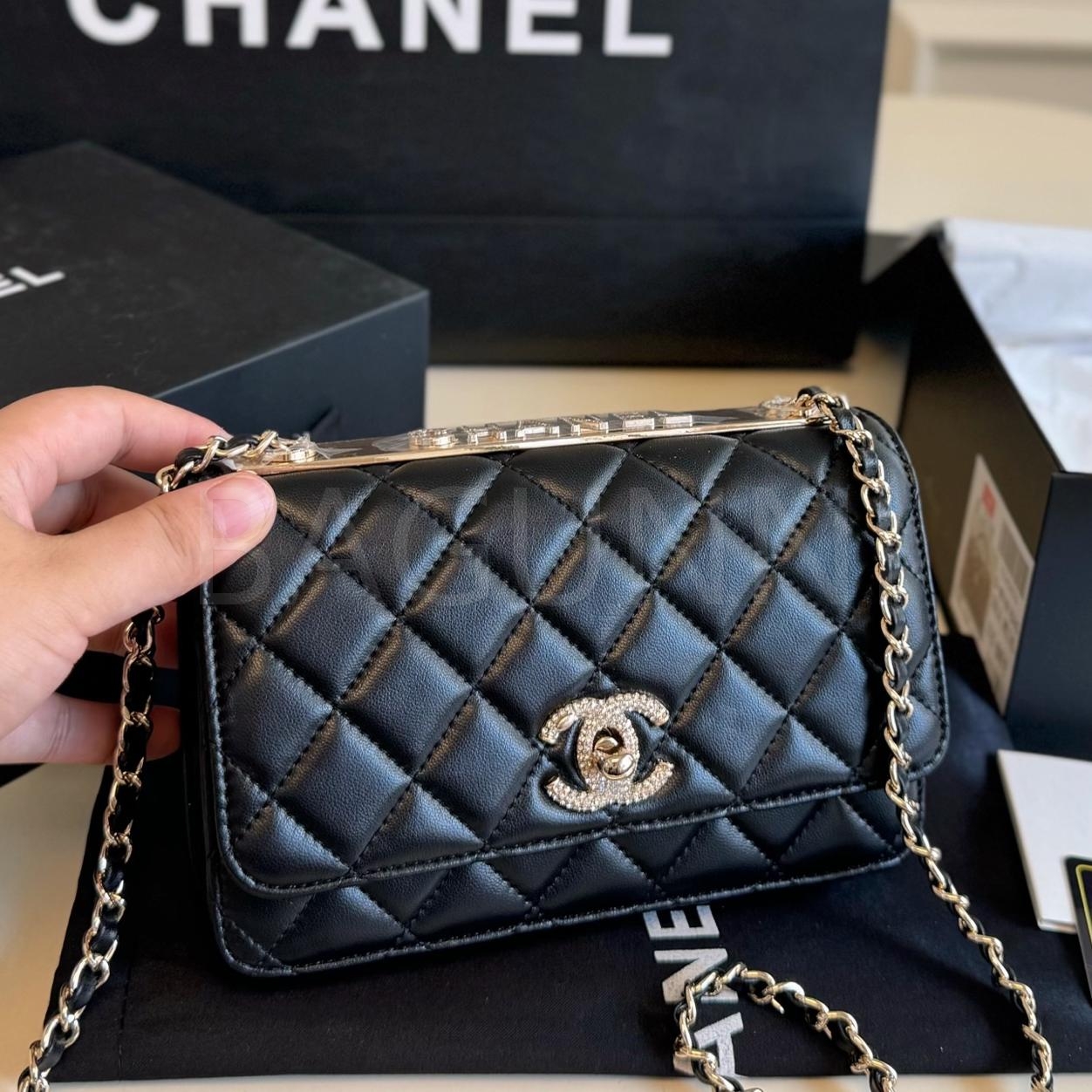 샤넬 크리스탈 WOC 체인 월렛