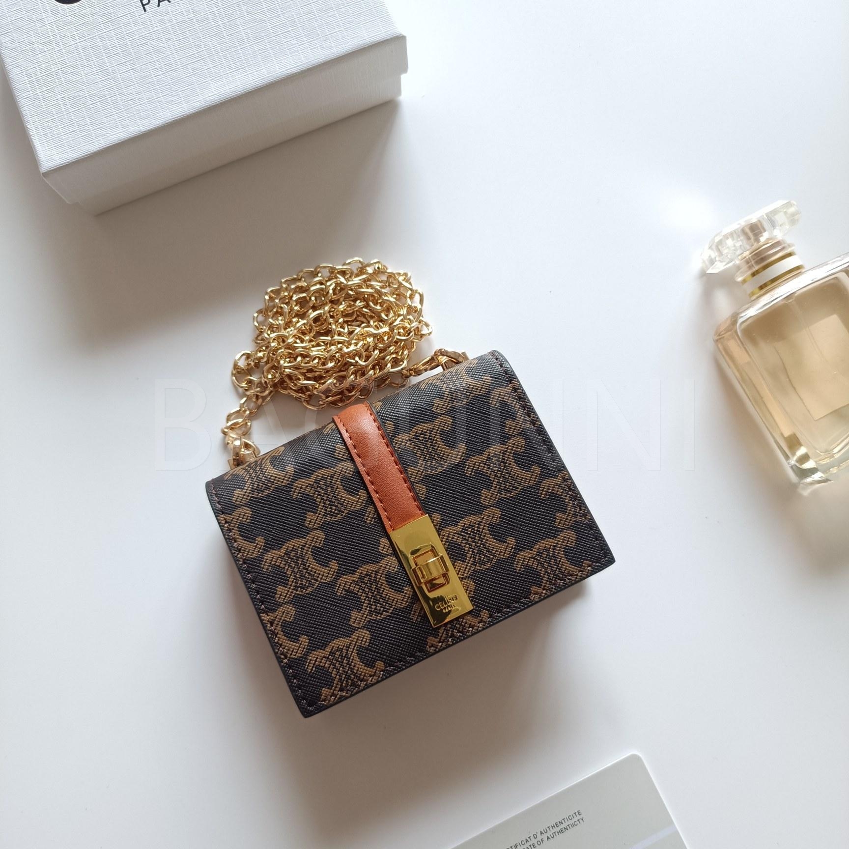 셀린느 트리옹프 플랩 카드지갑