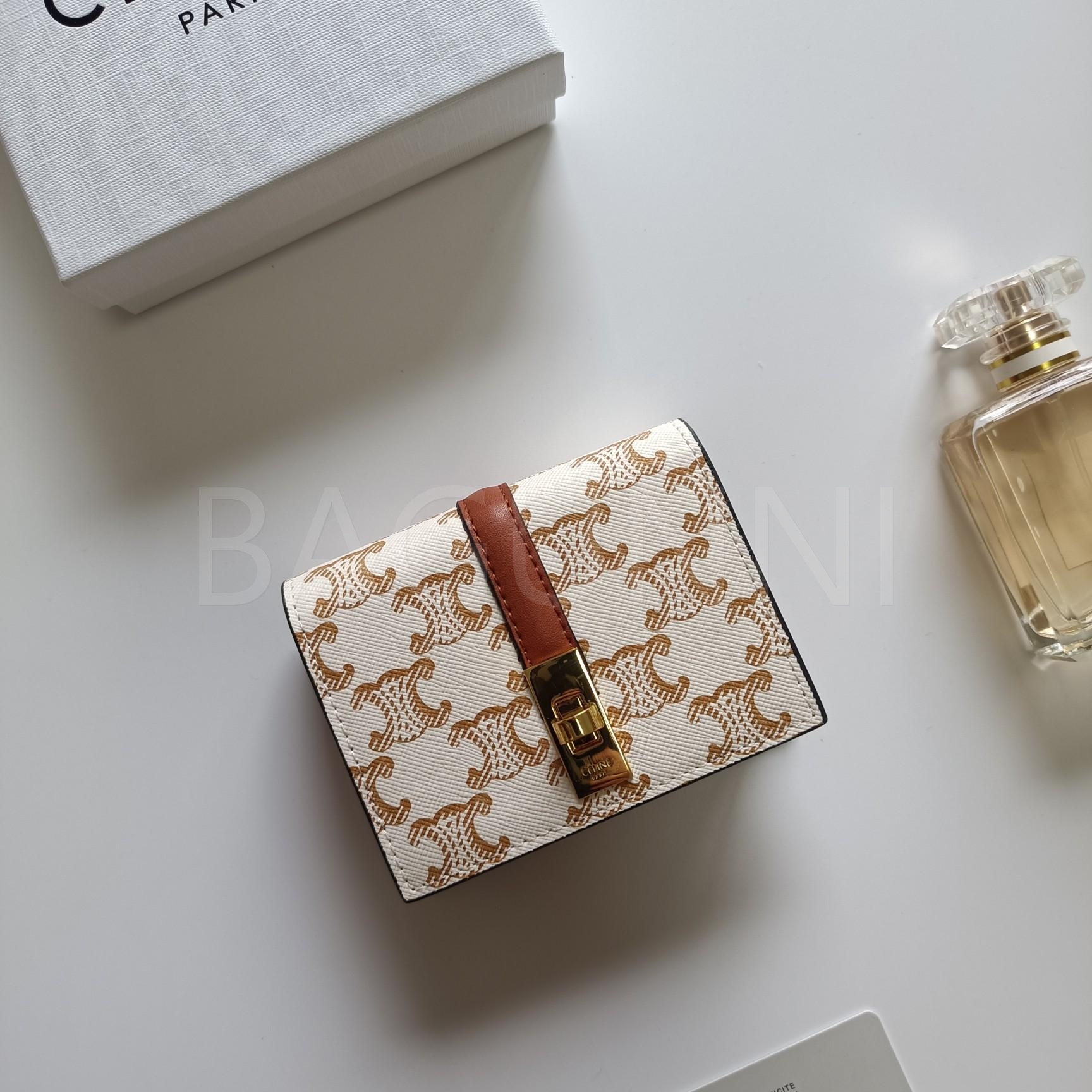 셀린느 트리옹프 플랩 카드지갑