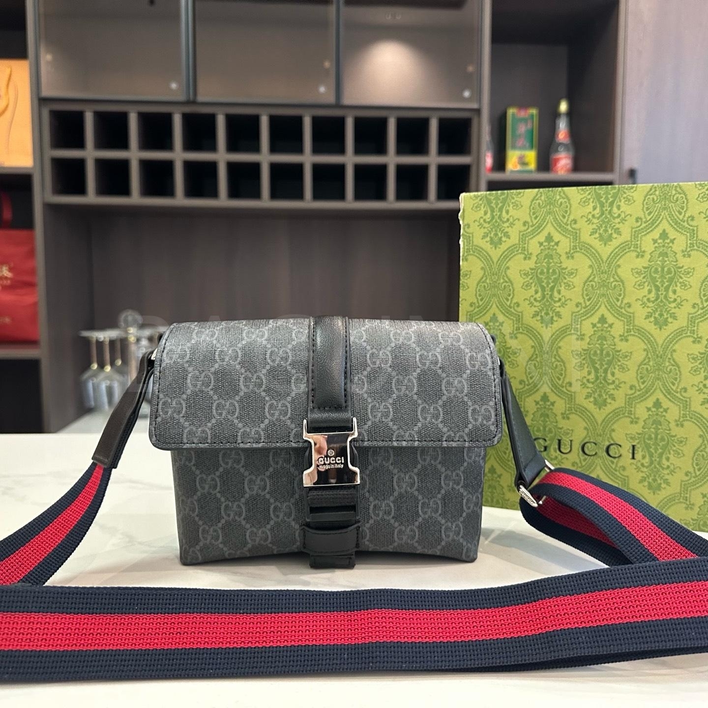 구찌 GG 슈프림 숄더백