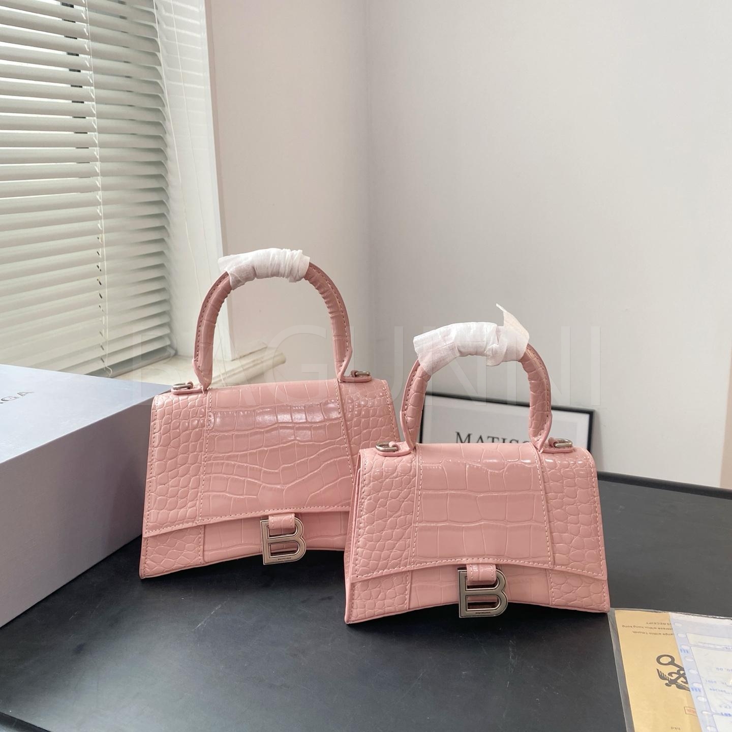 발렌시아가 아워글래스 숄더백