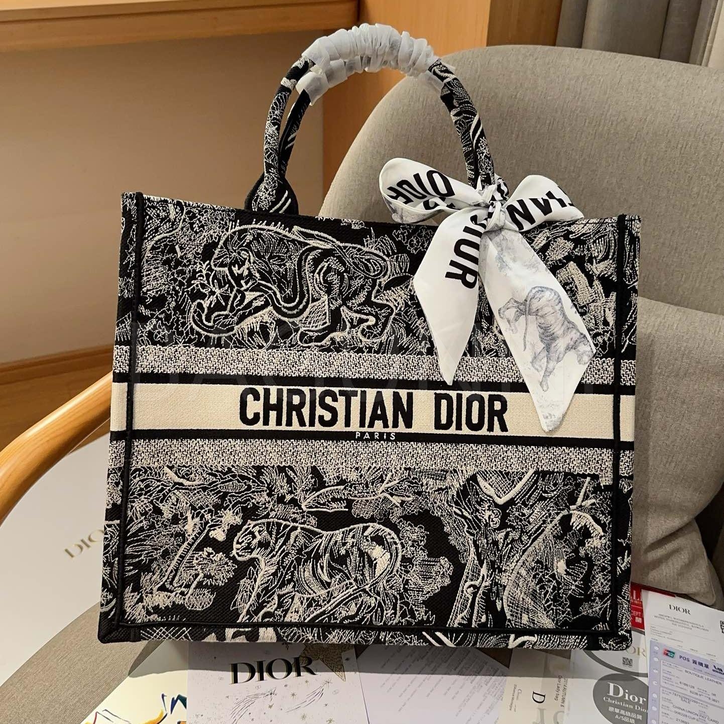 디올 북 토트