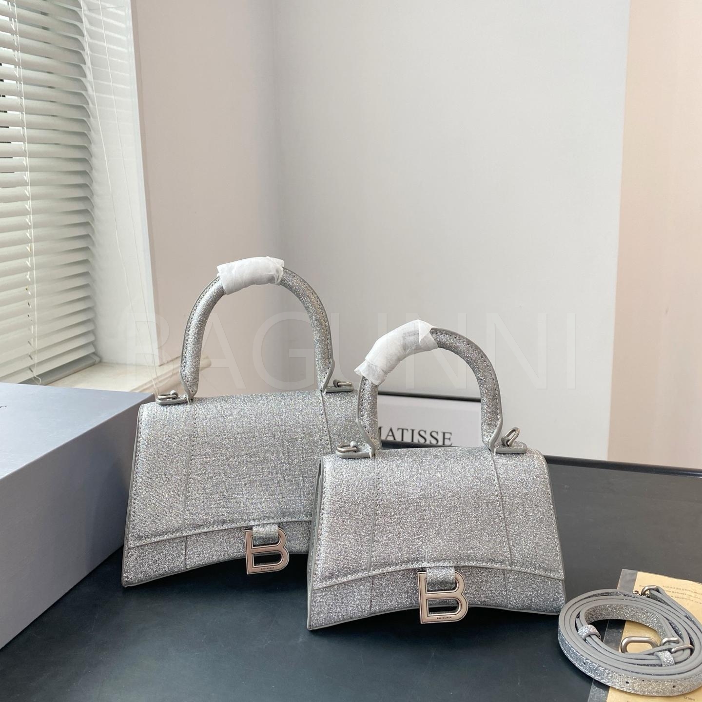 발렌시아가 아워글래스 숄더백