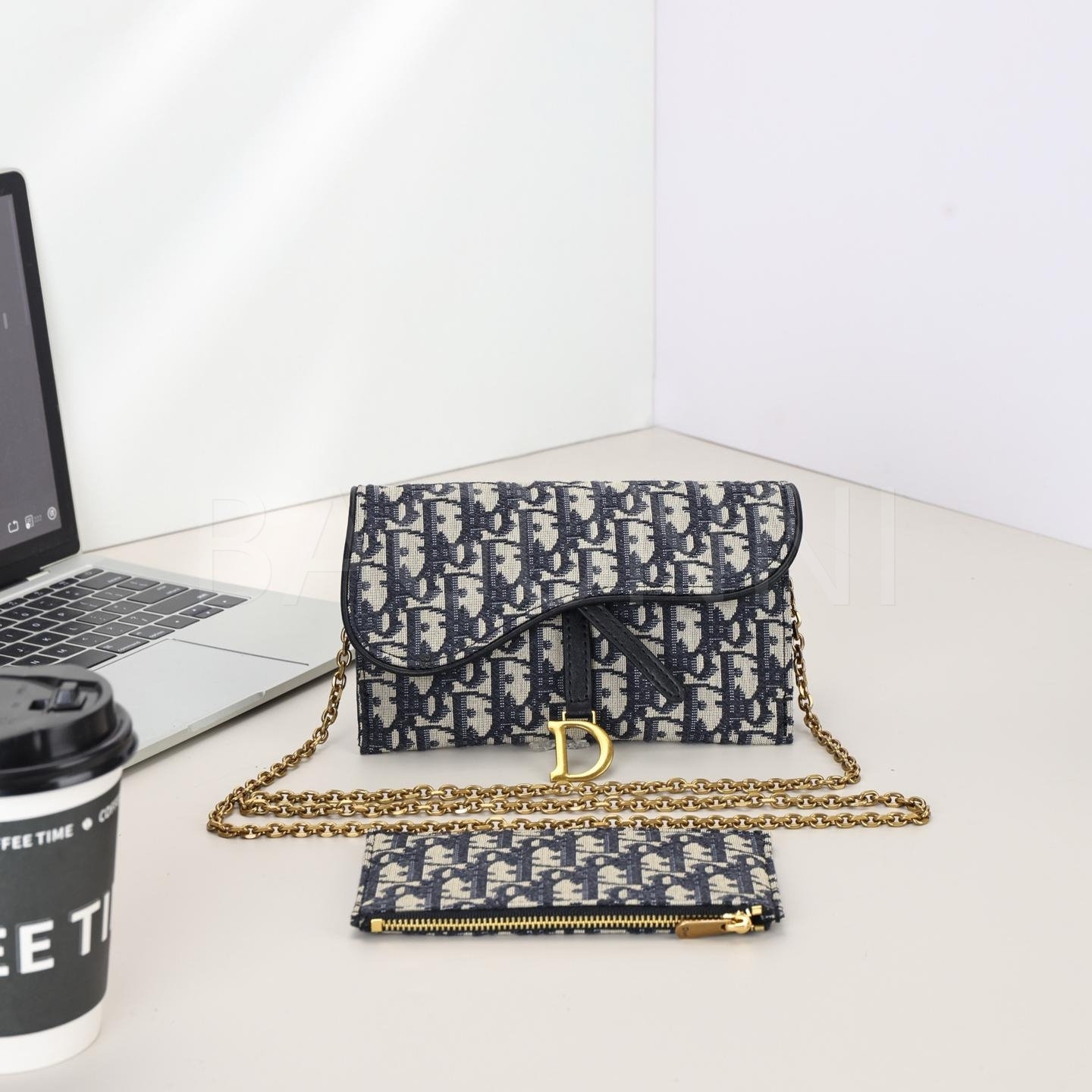 디올 새들 카드지갑