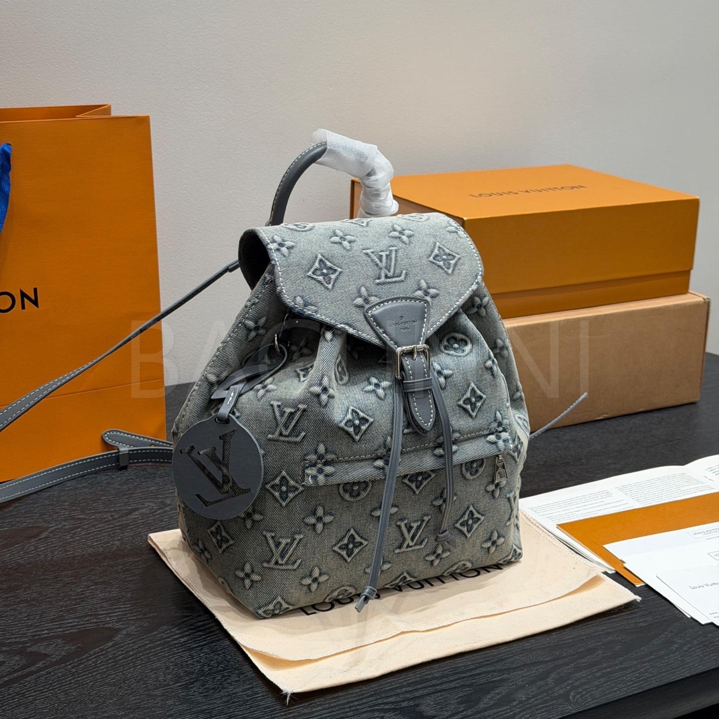 루이비통 몽수리 데님 백팩
