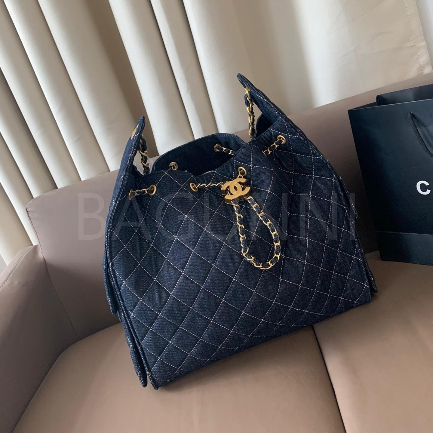 샤넬 데님 체인 드로스트링 쇼퍼백