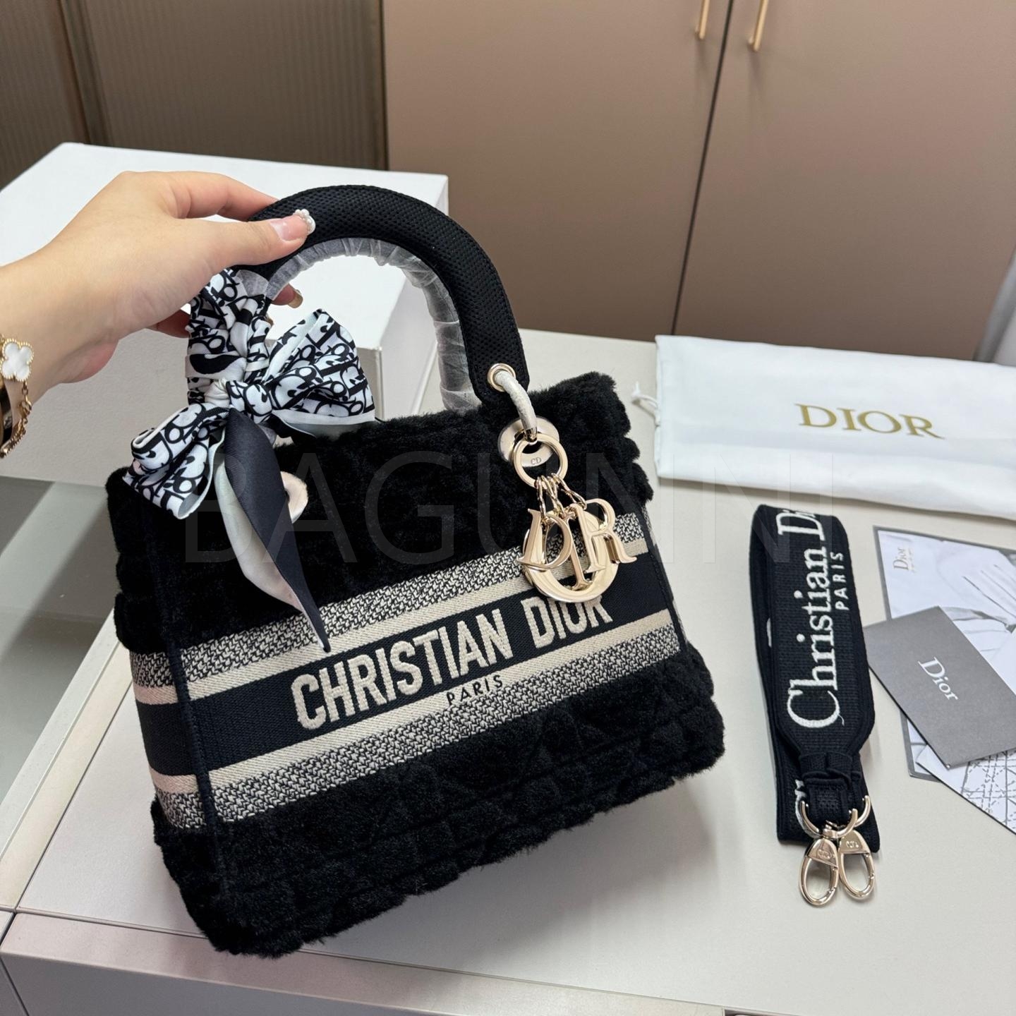 디올 레이디 디올 시어링 탑핸들백