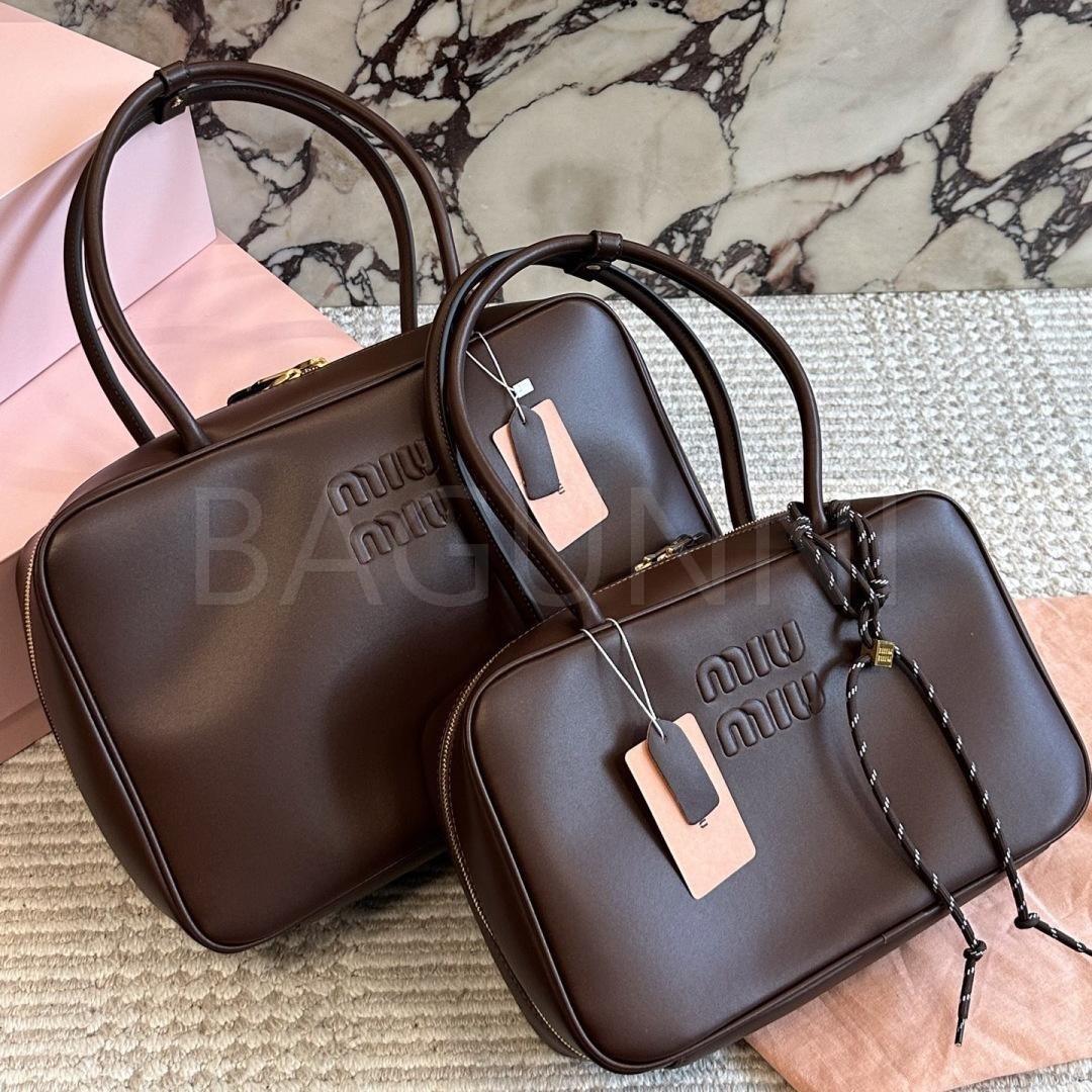 미우미우 볼링백