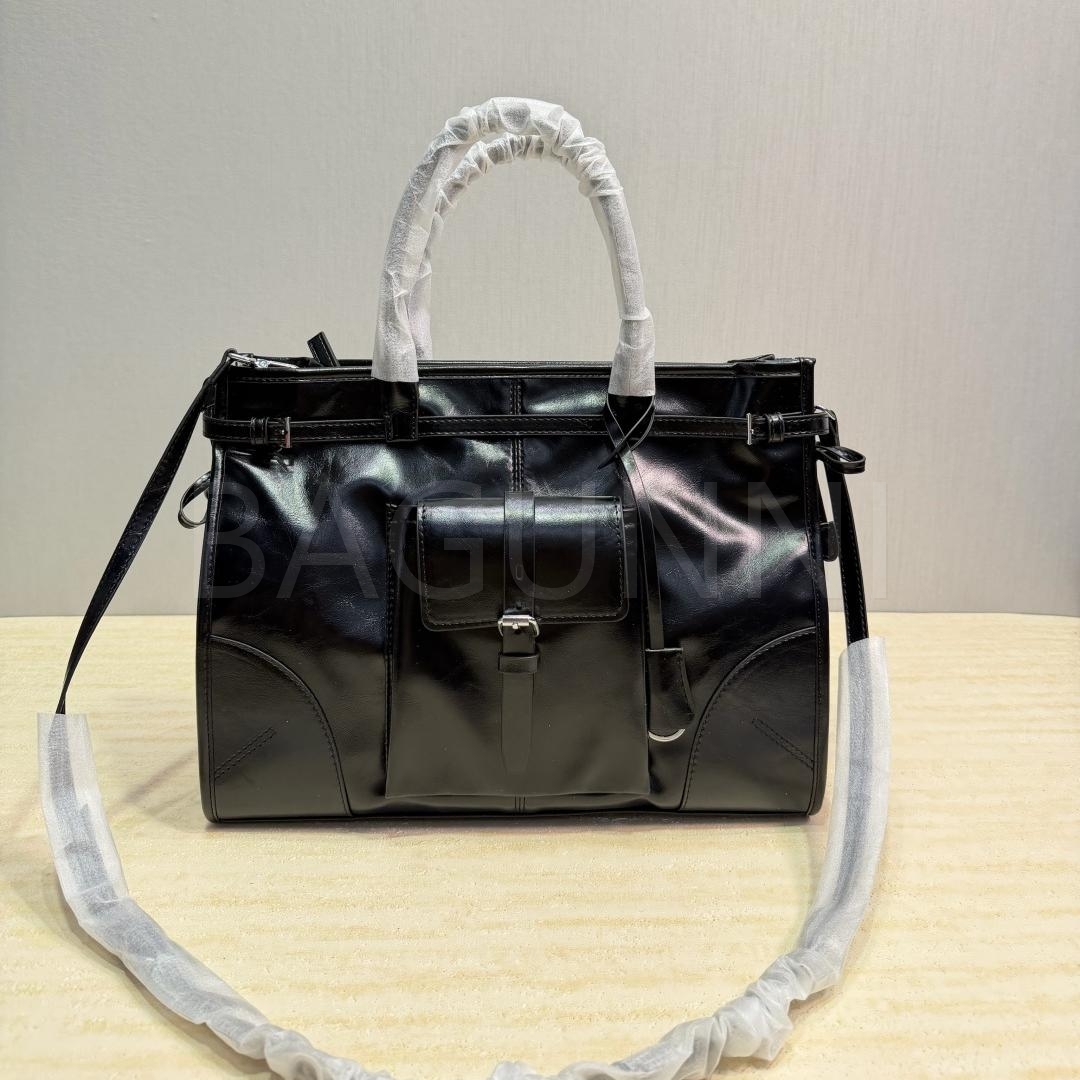 프라다 페이턴트 레더 토트백