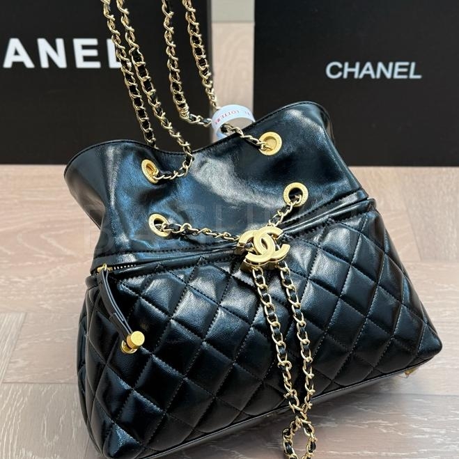 샤넬 드로스트링 버킷 백