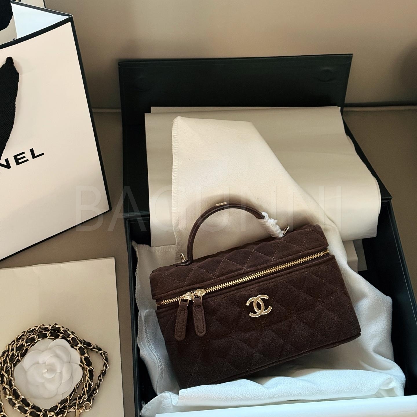 샤넬 스웨이드 탑핸들 베니티 백