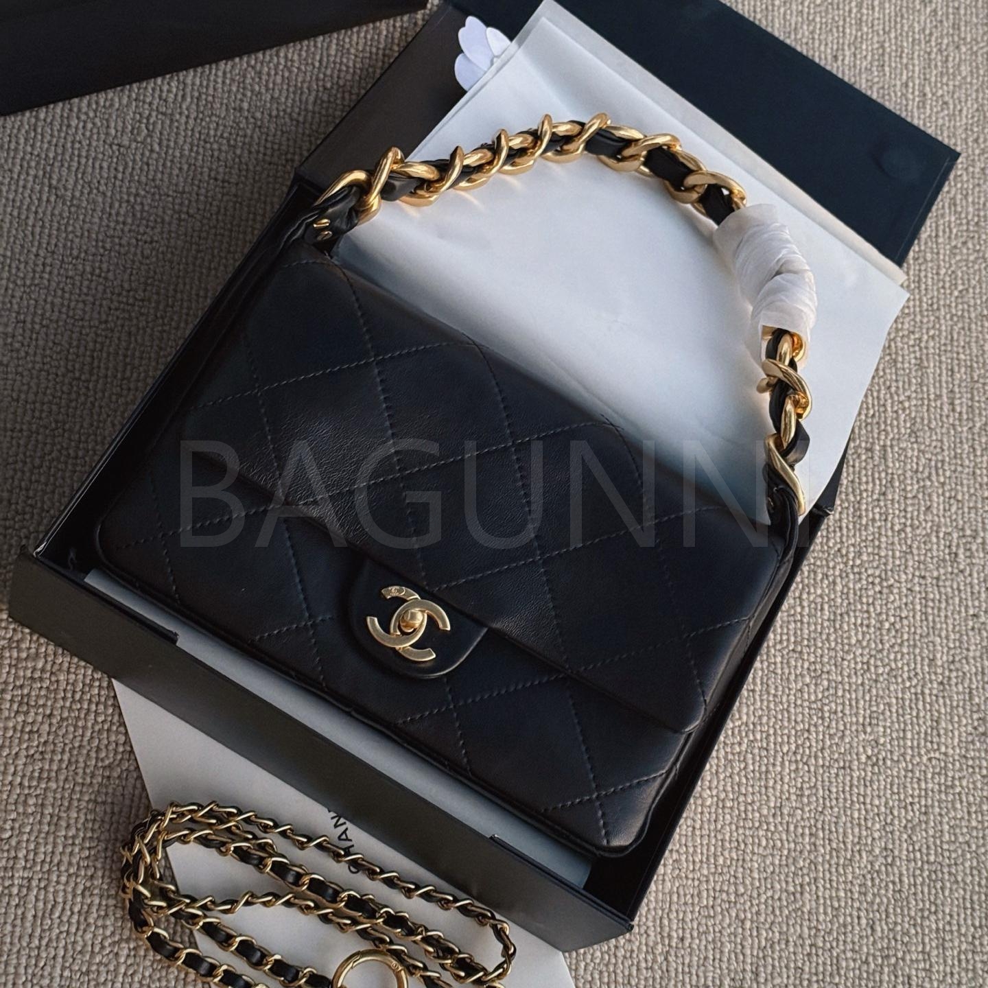 샤넬 24K 체인 호보 플랩백