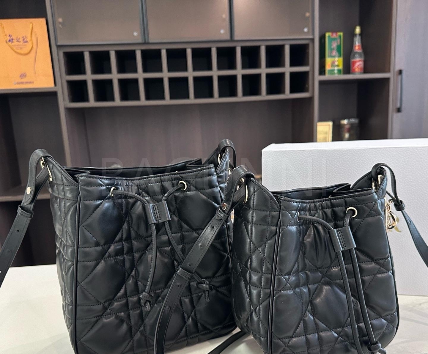 디올 까나쥬 버킷백