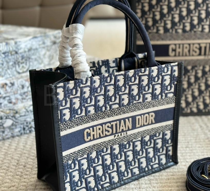 디올 북 토트