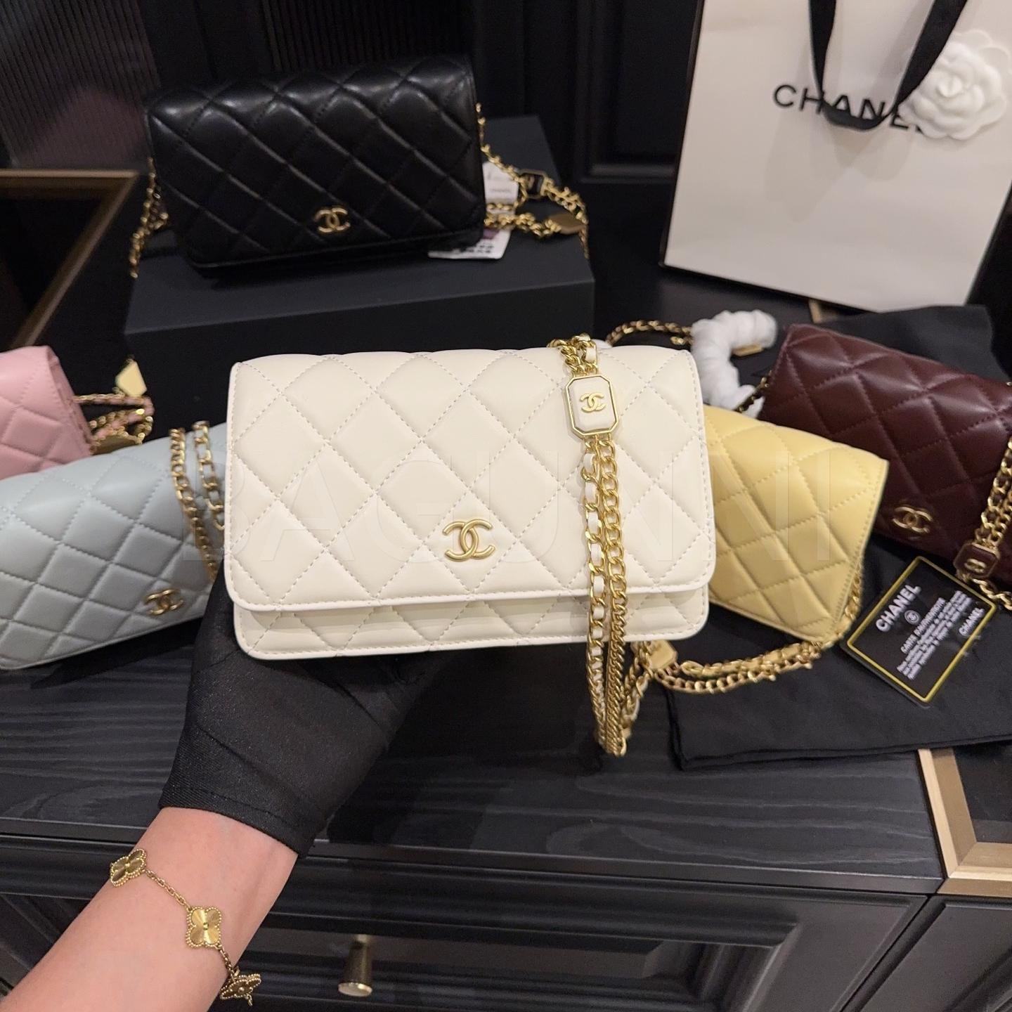 샤넬 사각 체인 WOC 체인 월렛