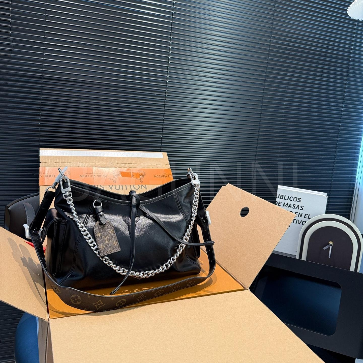 루이비통 캐리올 숄더백