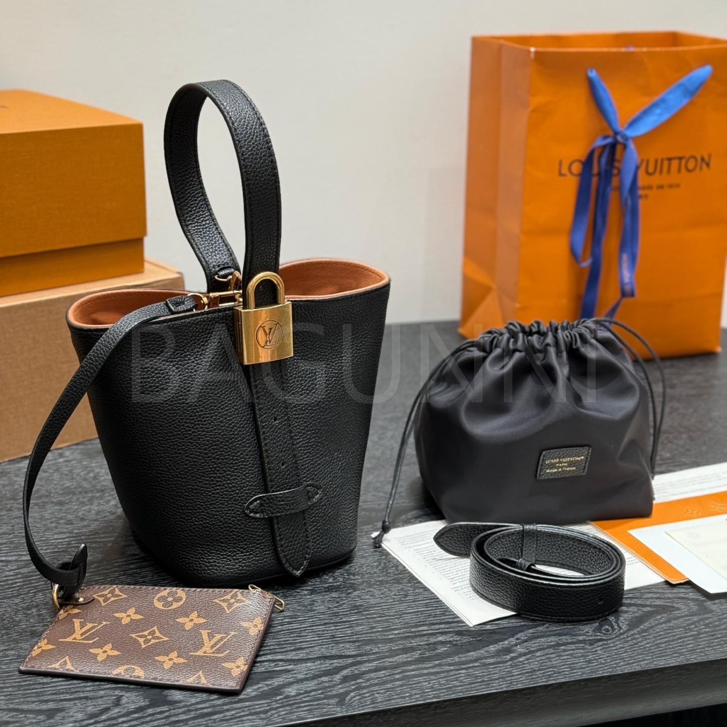 루이비통 올 인 BB 버킷 백