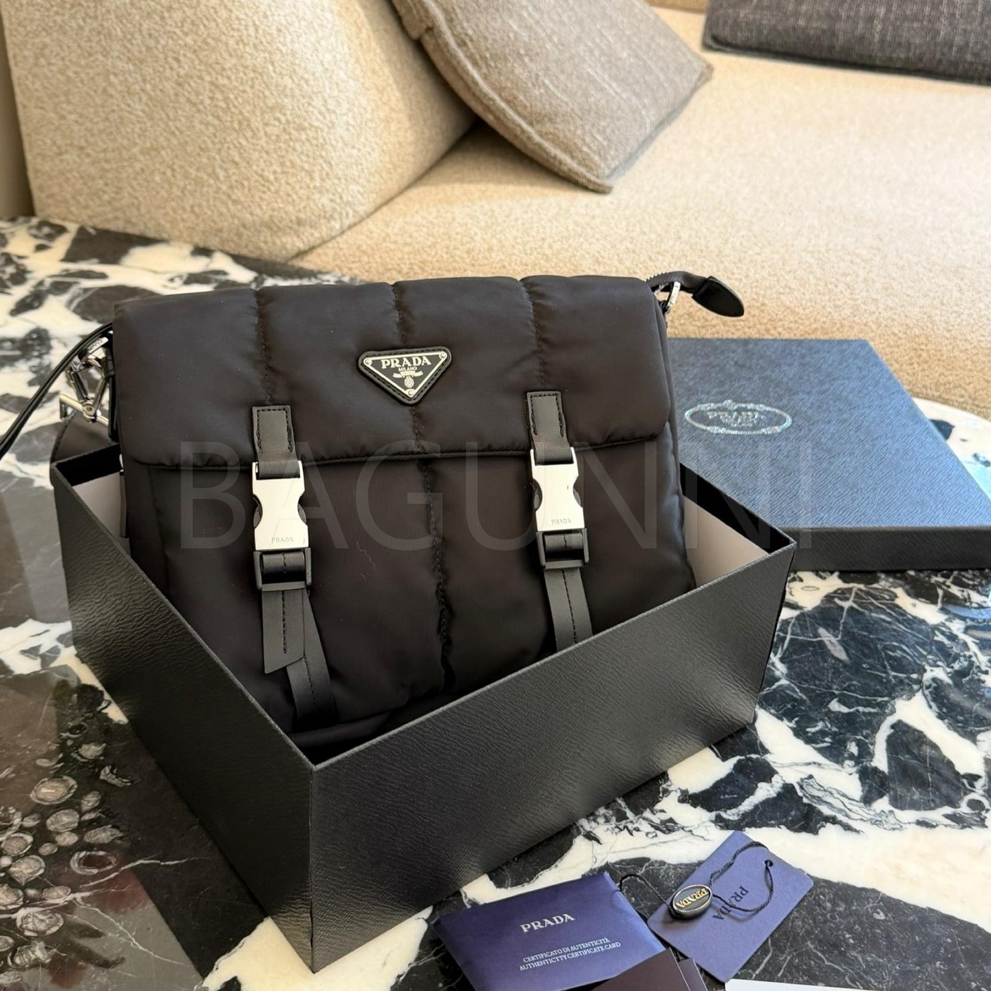 프라다 메신저백