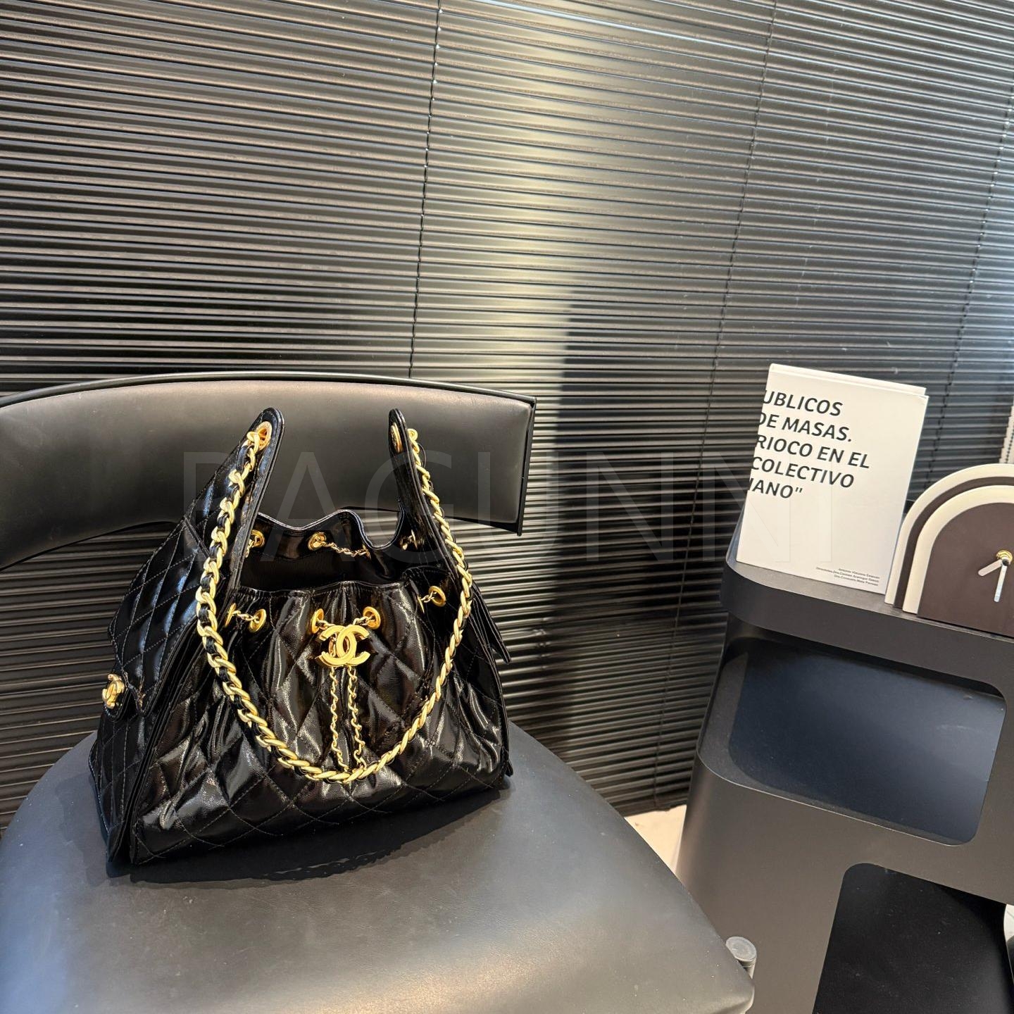 샤넬 체인 드로스트링 쇼퍼백