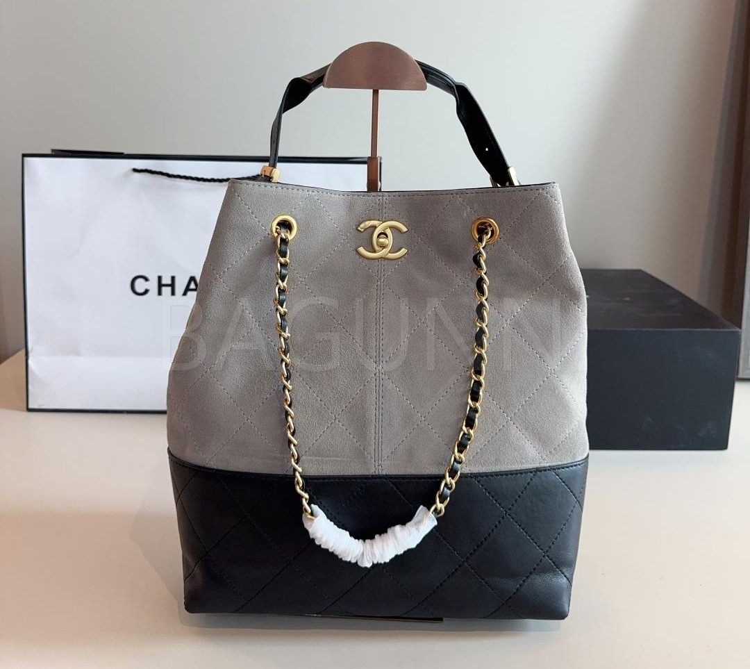 샤넬 스웨이드 호보 백