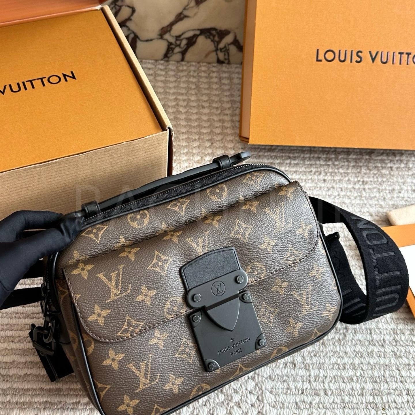 루이비통 메신저백