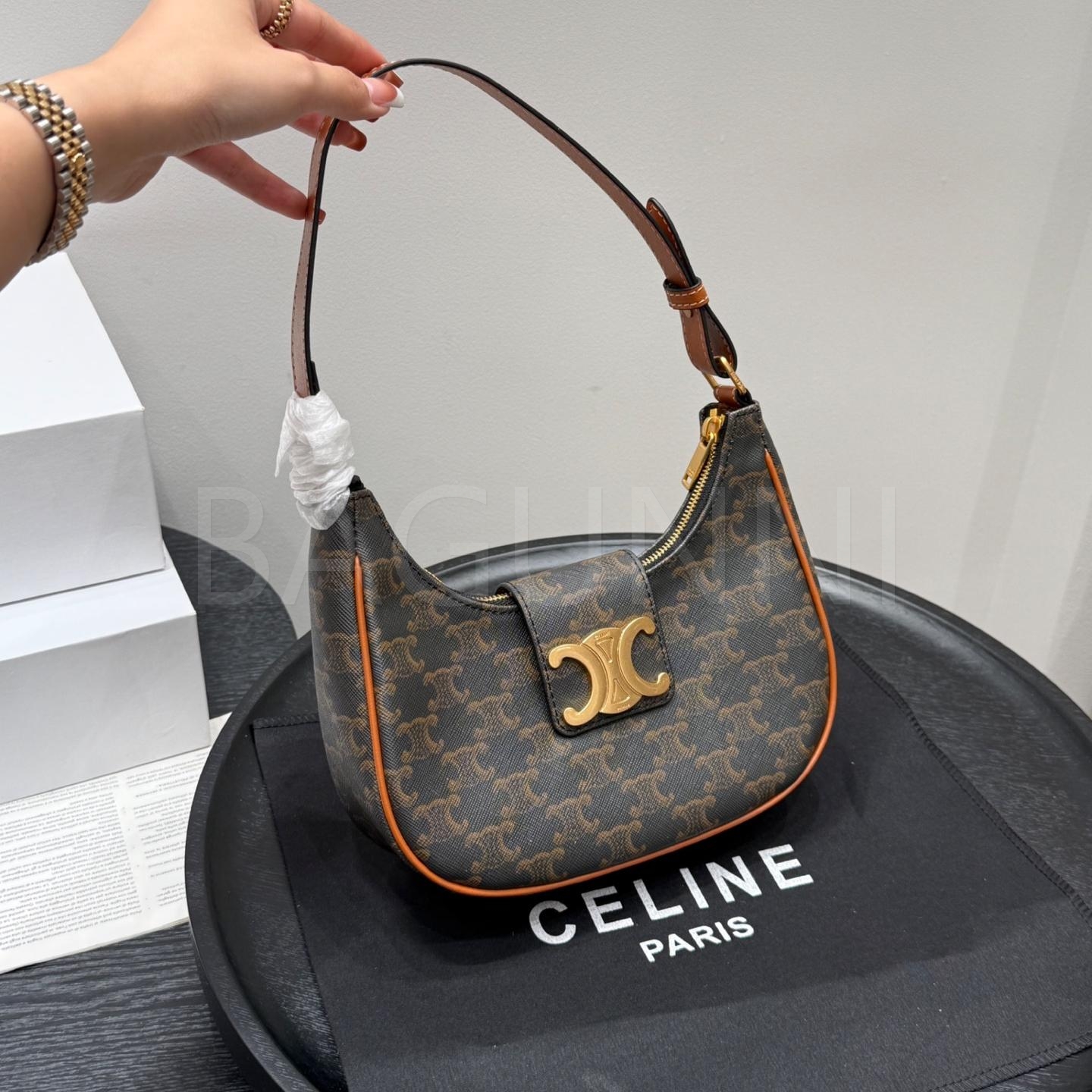 셀린느 아바 숄더백