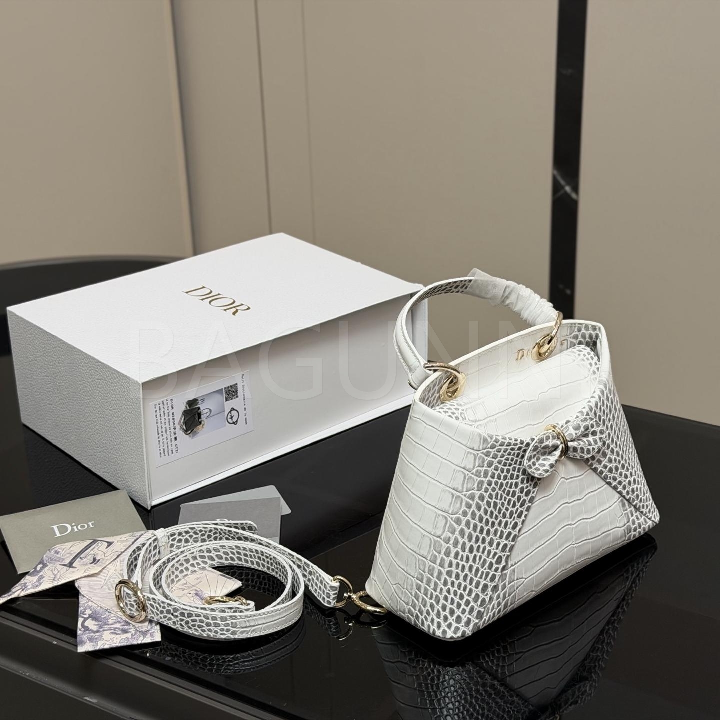 디올 레더 토트백