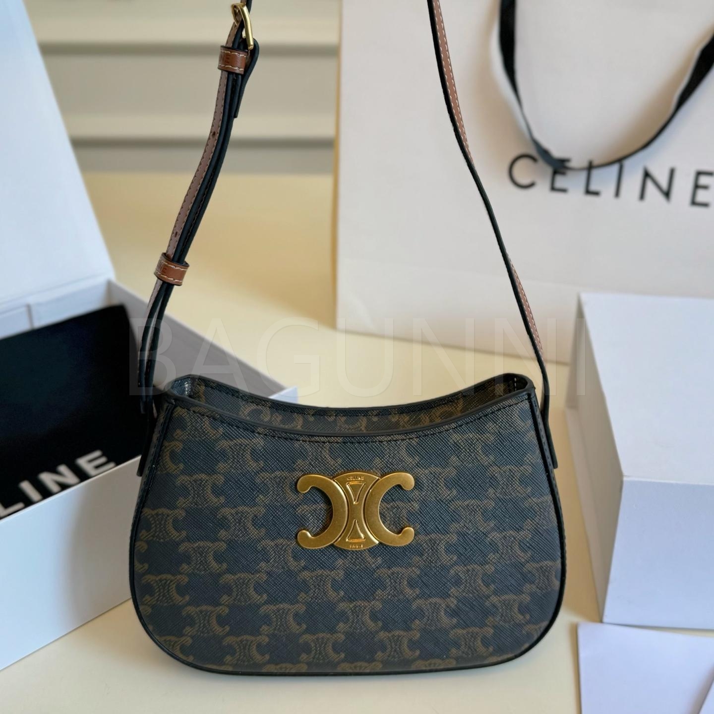 셀린느 틸리 숄더백