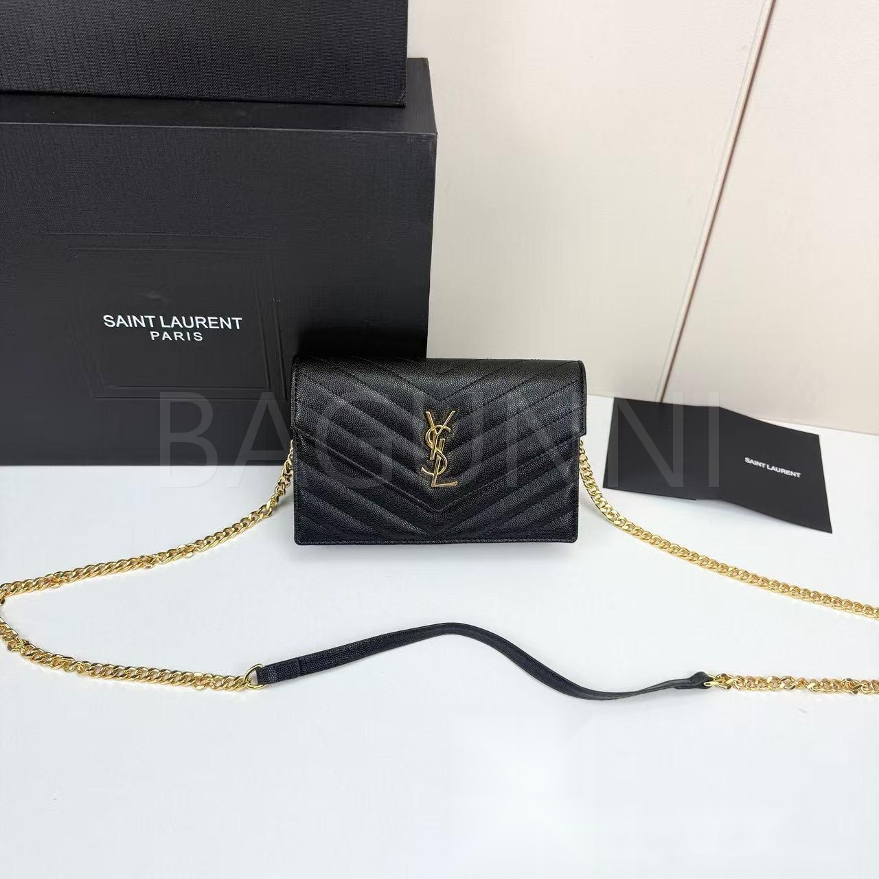 YSL 모노그램 체인 지갑