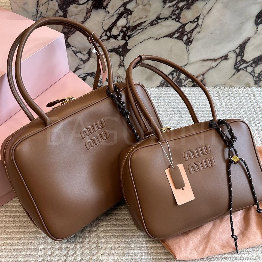 미우미우 볼링백