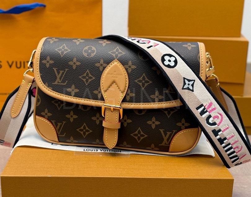 루이비통 다이앤 모노그램 캔버스