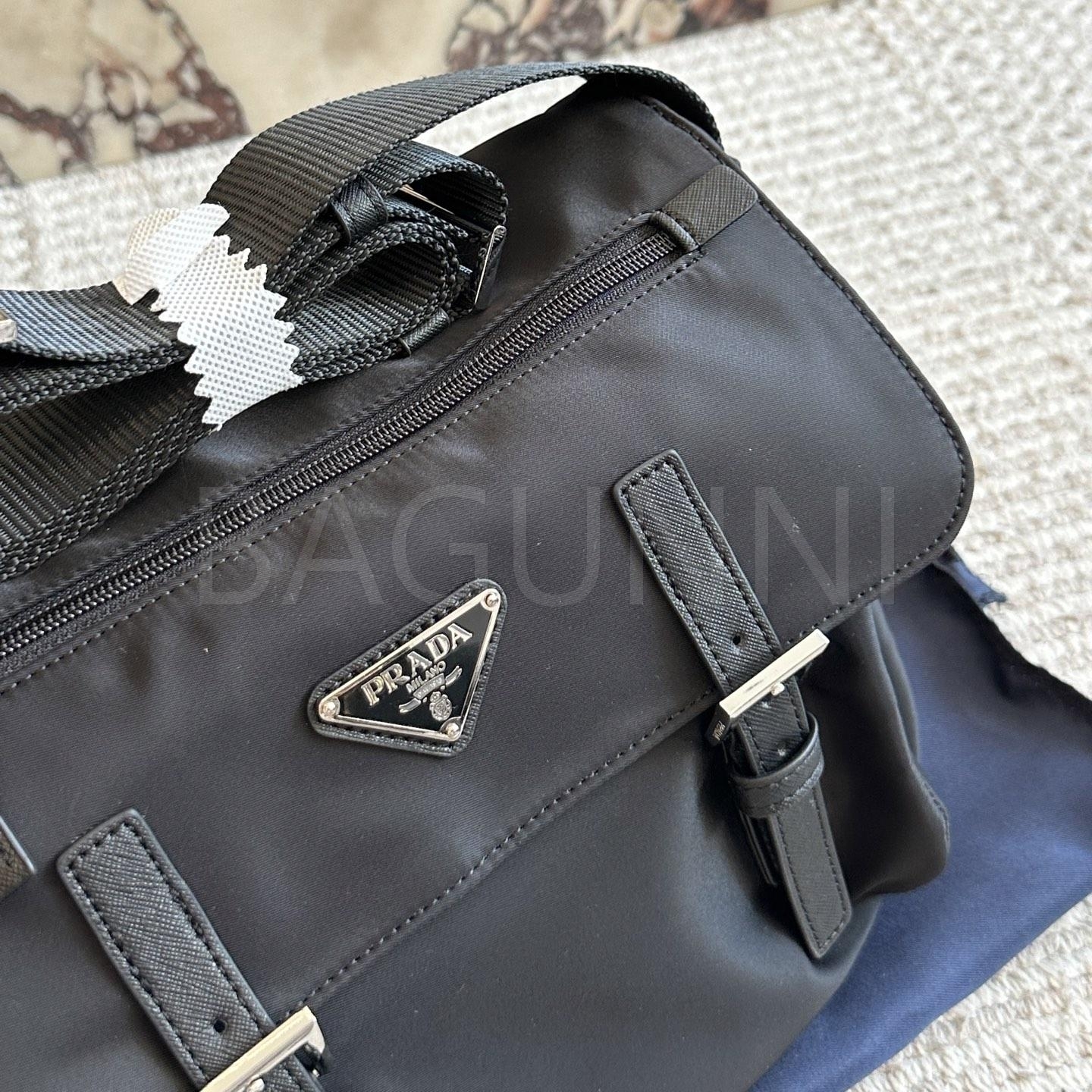 프라다 메신저백