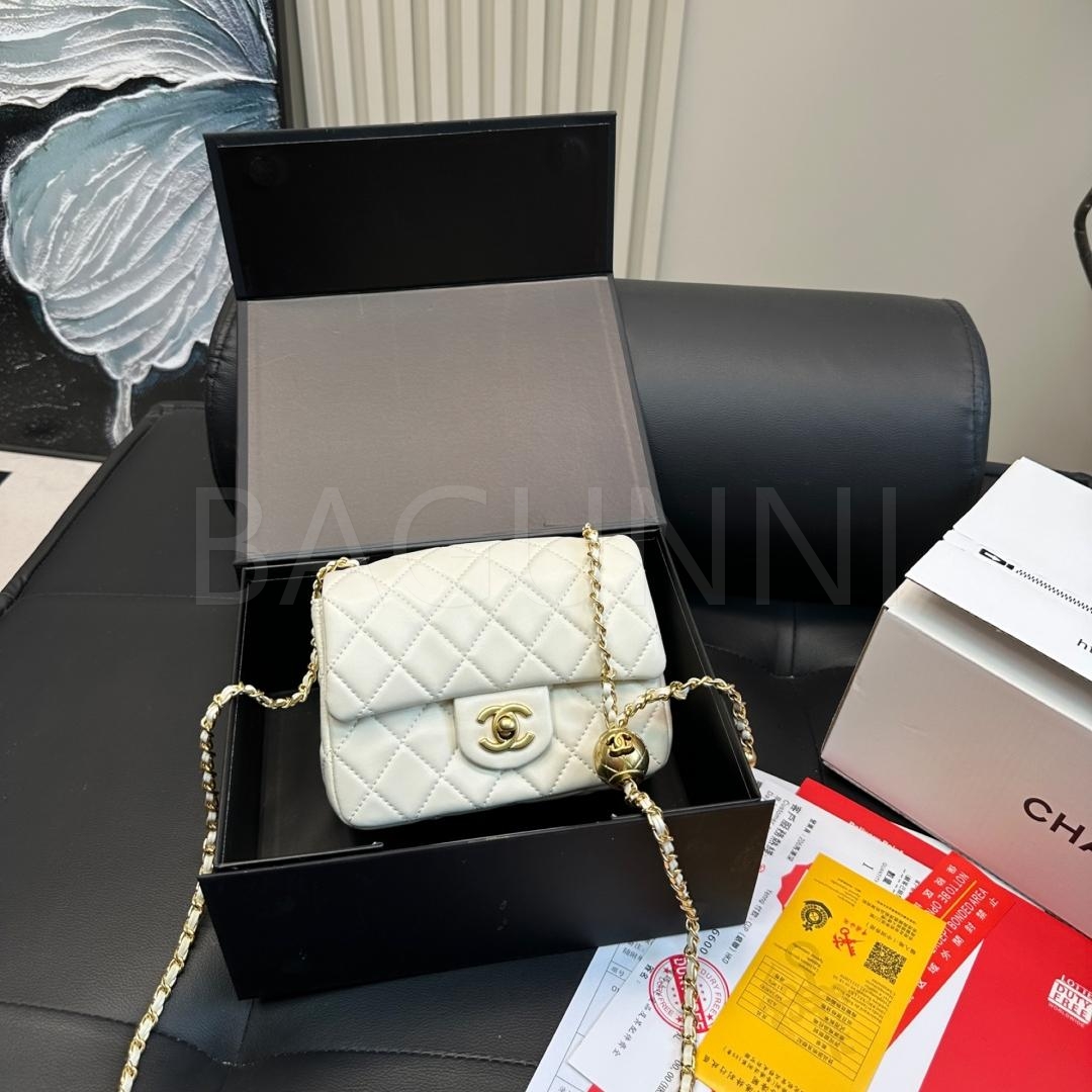 샤넬 금볼 스퀘어 플랩 백
