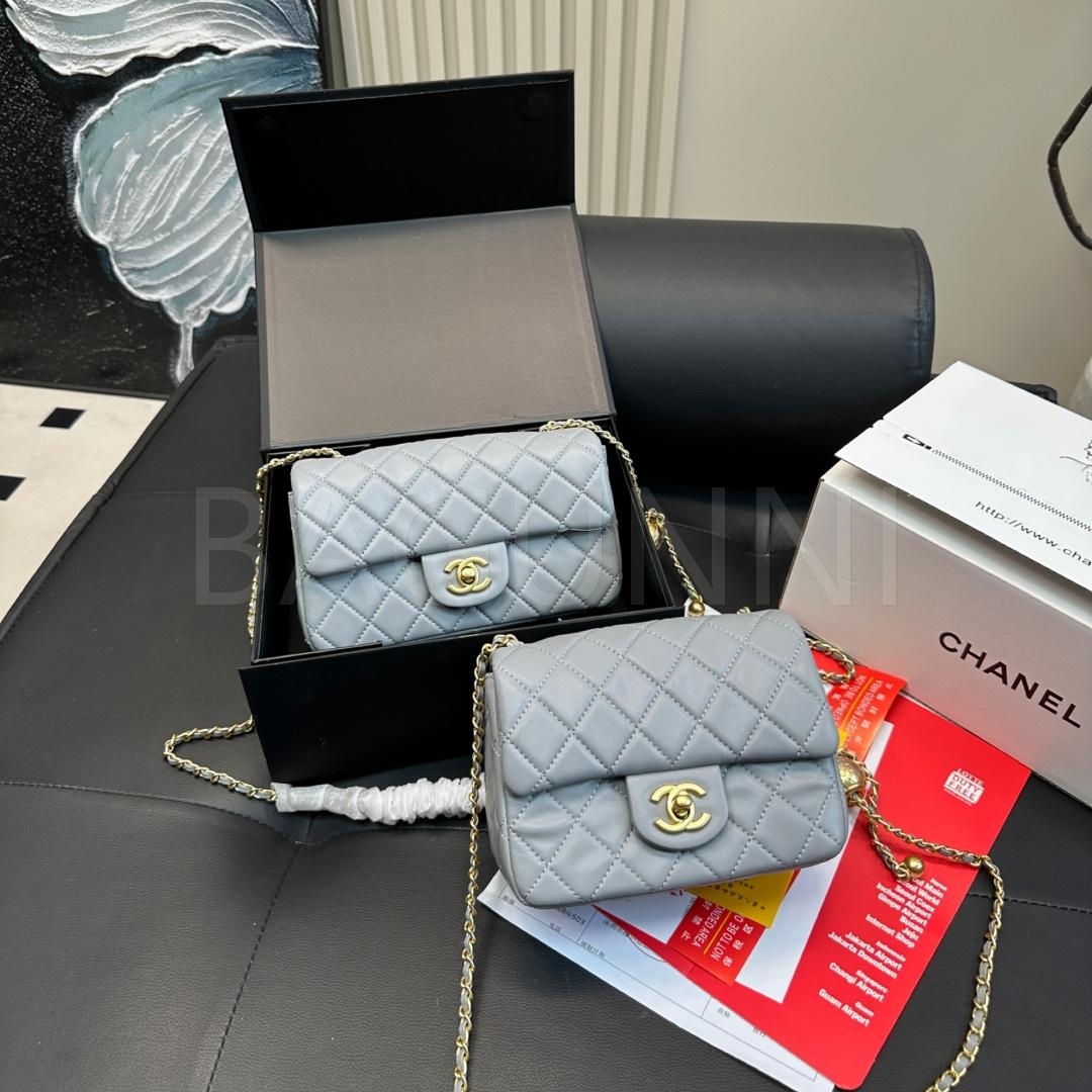 샤넬 금볼 스퀘어 플랩 백